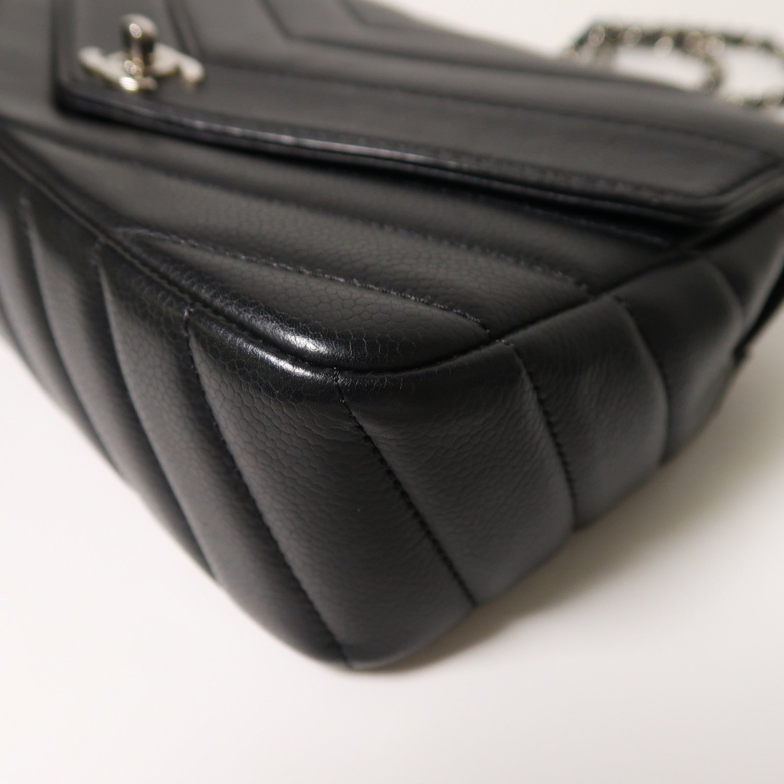 CHANEL 牛皮皮革Shoulder Bag銀扣鏈帶肩背袋黑色