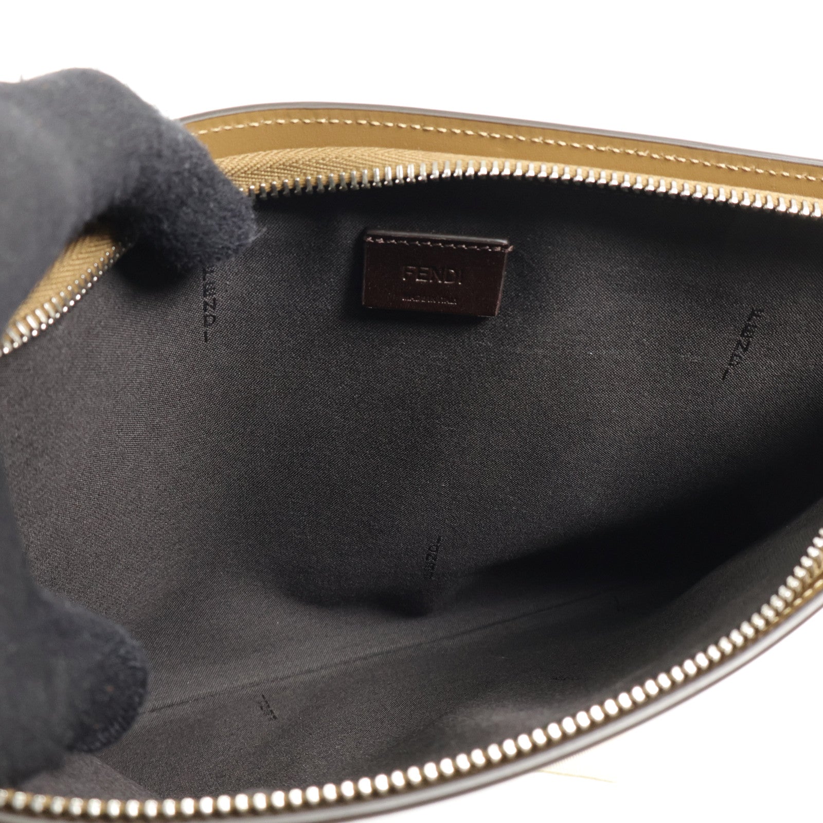 FENDI 牛皮皮革Pouch銀扣手拿包