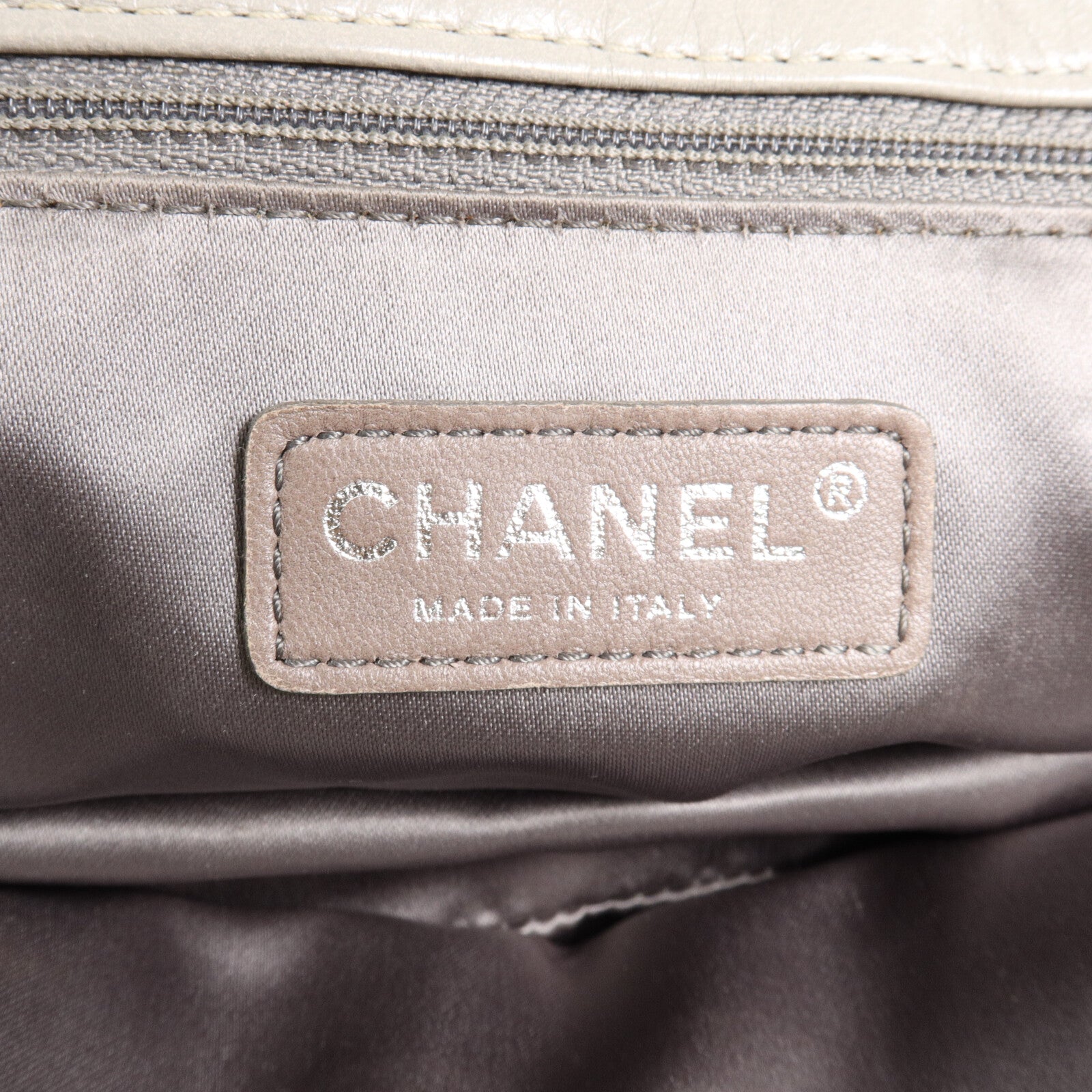 CHANEL 羊皮皮革East-West Mademoiselle鏈帶肩背袋
