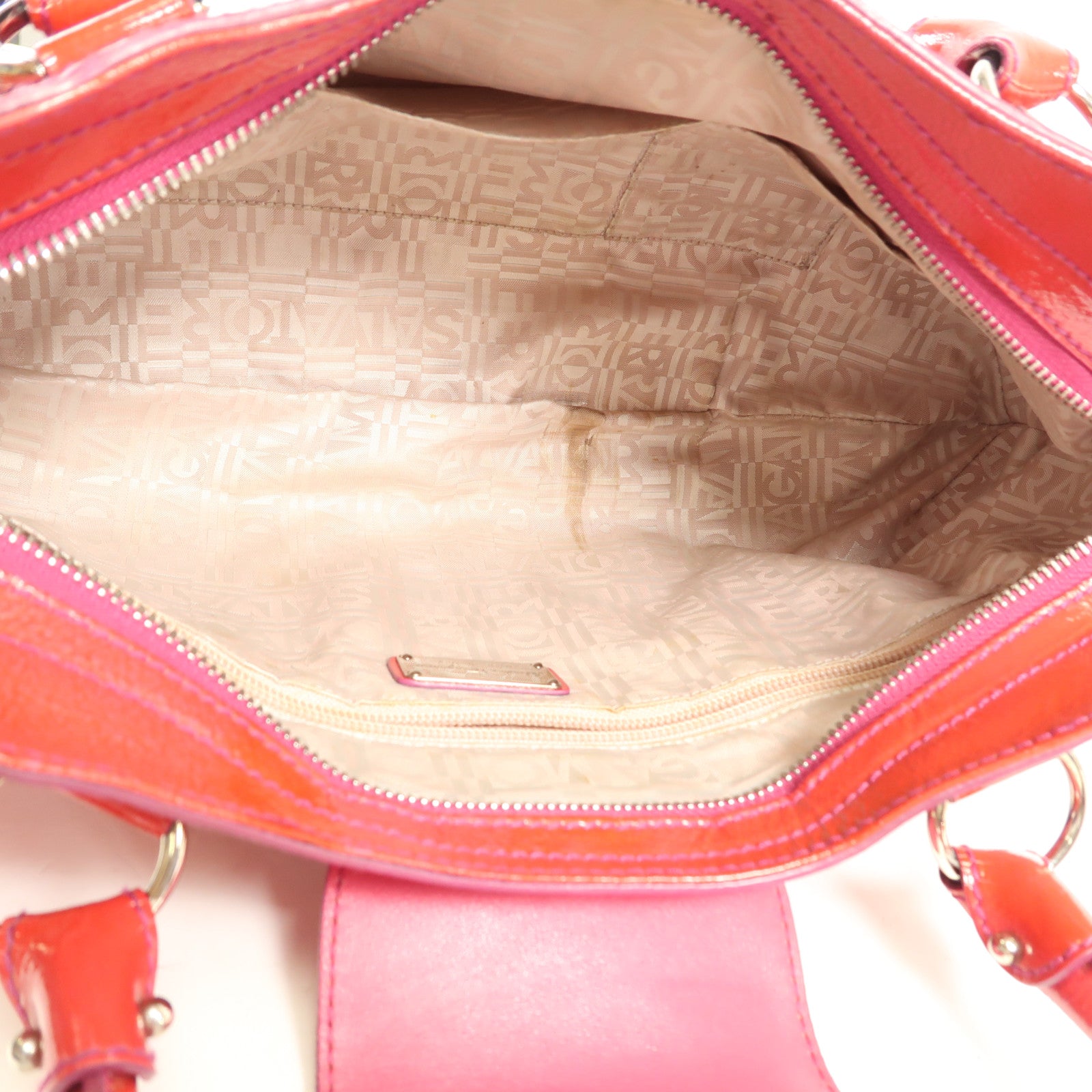 Salvatore Ferragamo 牛皮皮革Shoulder Bag銀扣肩背袋