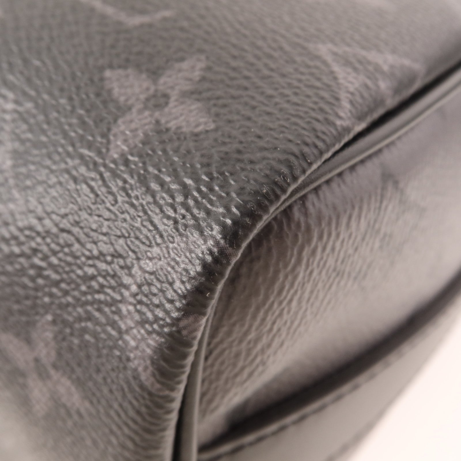 LOUIS VUITTON Monogram Eclipse Keepall Bandouliere 25銀扣手挽肩背兩用袋