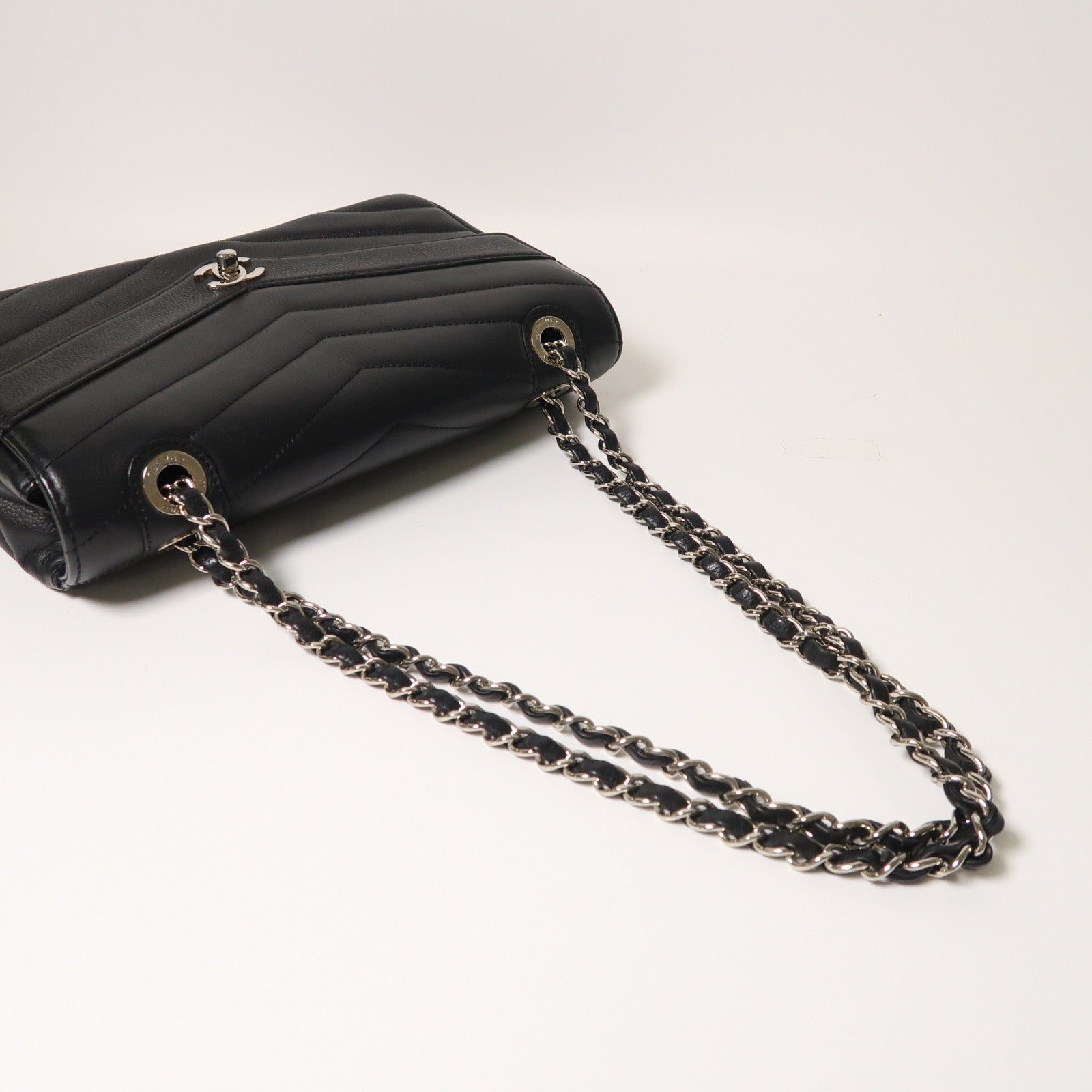 CHANEL 牛皮皮革Shoulder Bag銀扣鏈帶肩背袋黑色