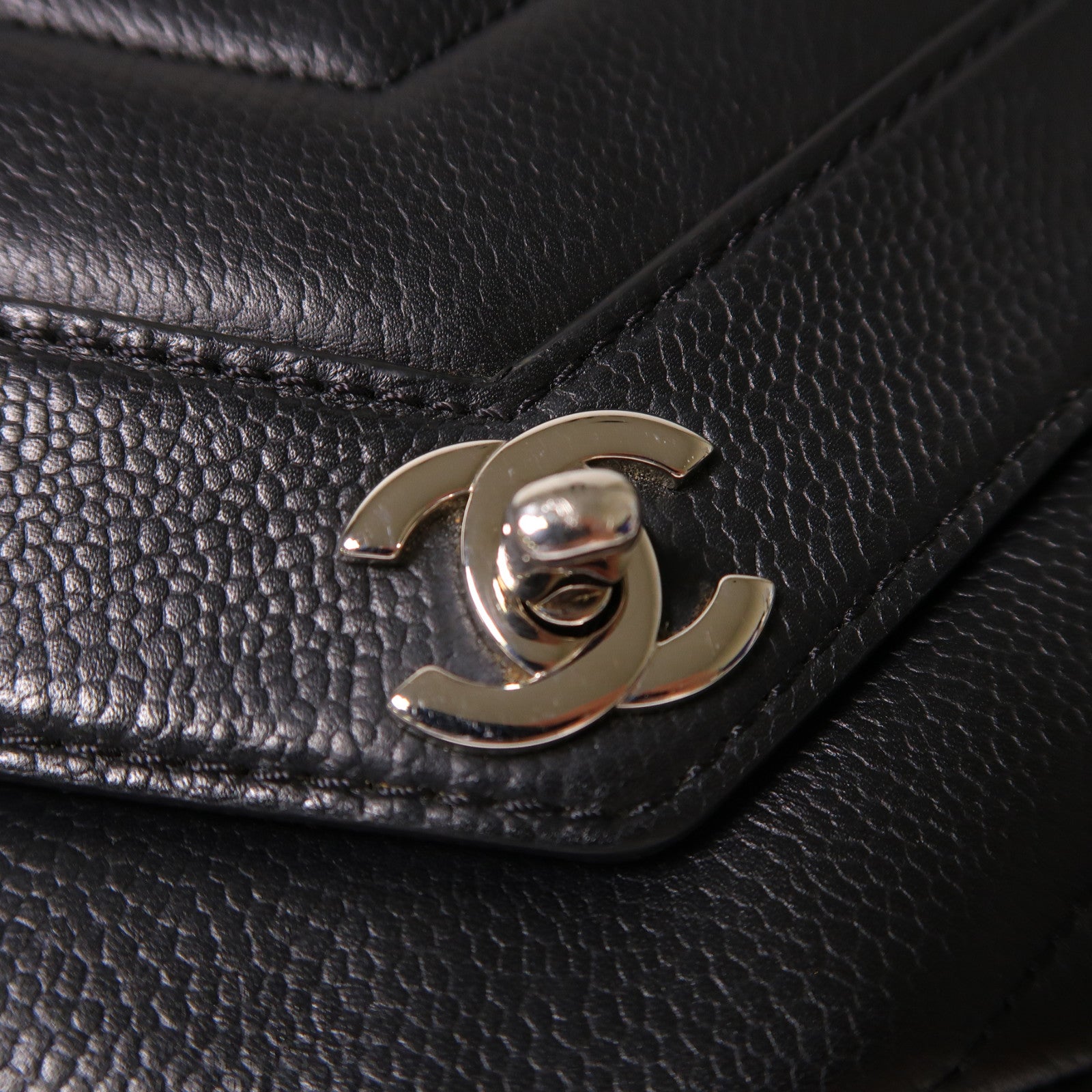 CHANEL 牛皮皮革Shoulder Bag銀扣鏈帶肩背袋黑色