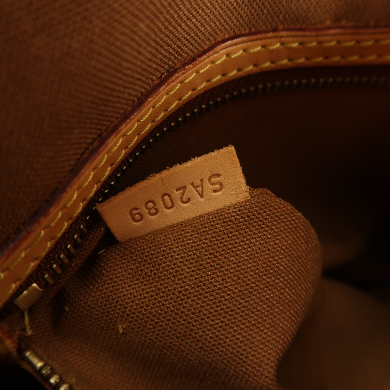 LOUIS VUITTON 【激減優惠】Monogram Batignolles金扣肩背袋