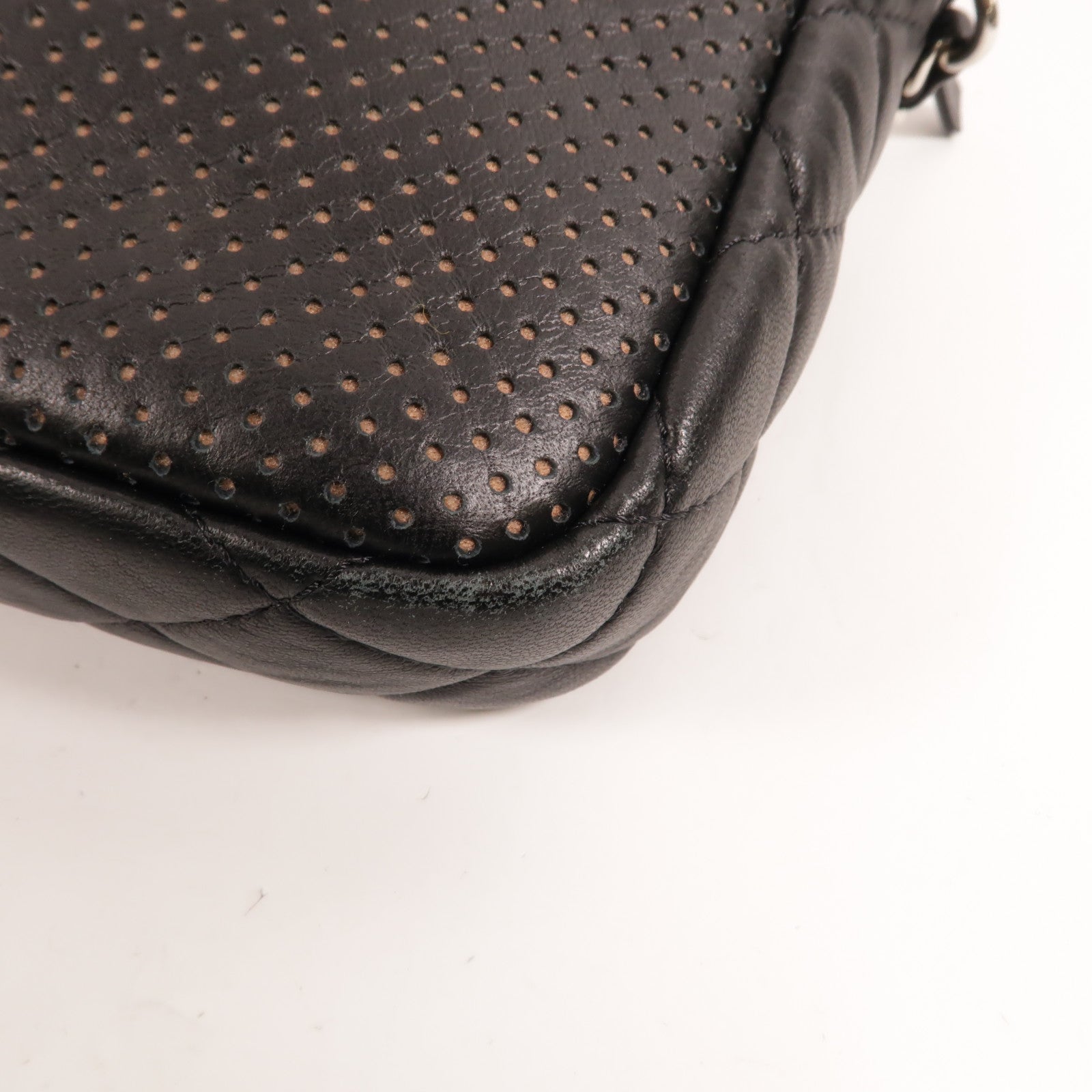 CHANEL 羊皮皮革Perforated Multi Pocket Camera Case肩背袋