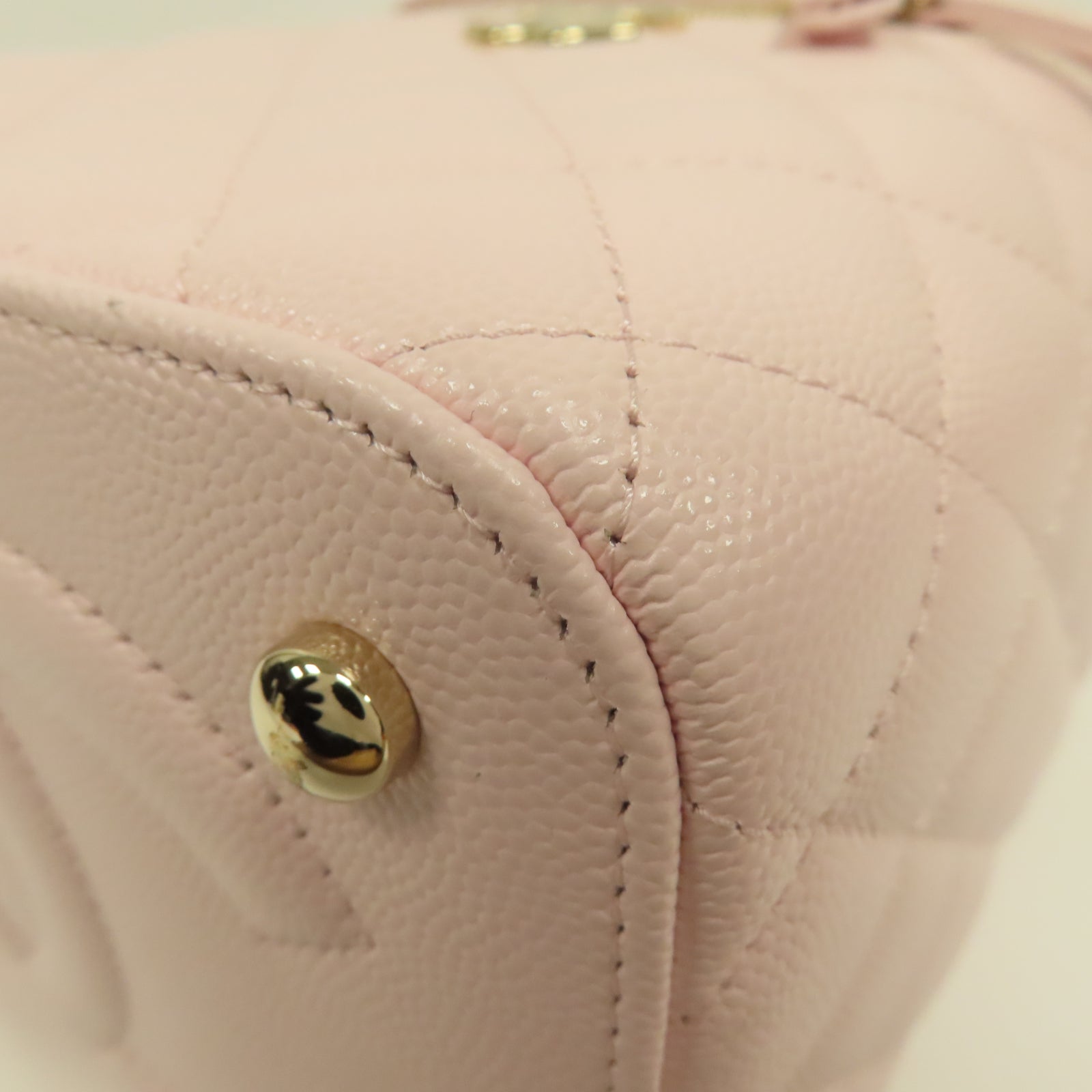 CHANEL 菱格Caviar皮革Vanity Case金扣鏈帶手挽肩背兩用袋粉紅色