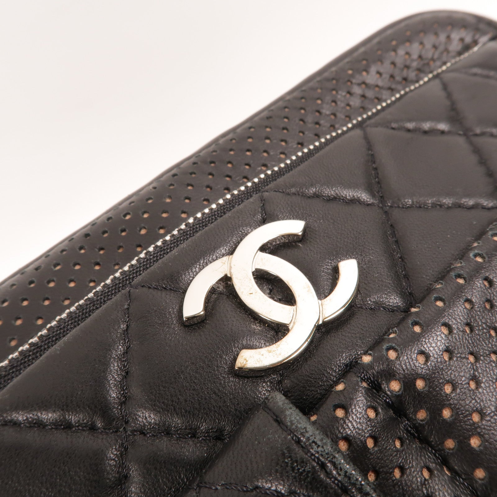 CHANEL 羊皮皮革Perforated Multi Pocket Camera Case肩背袋
