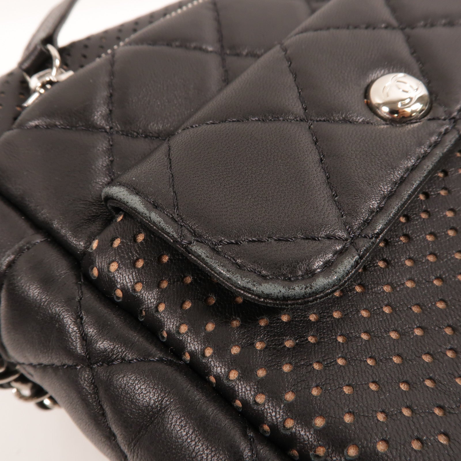 CHANEL 羊皮皮革Perforated Multi Pocket Camera Case肩背袋