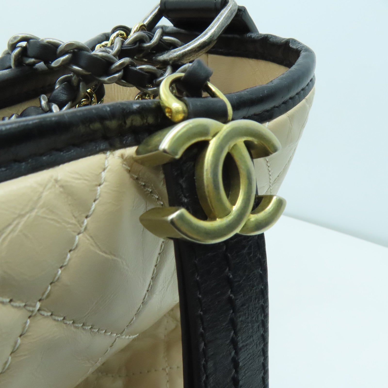 CHANEL 【激減優惠】牛皮皮革Cabrielle Shoulder Bag銀扣肩背袋米色黑色