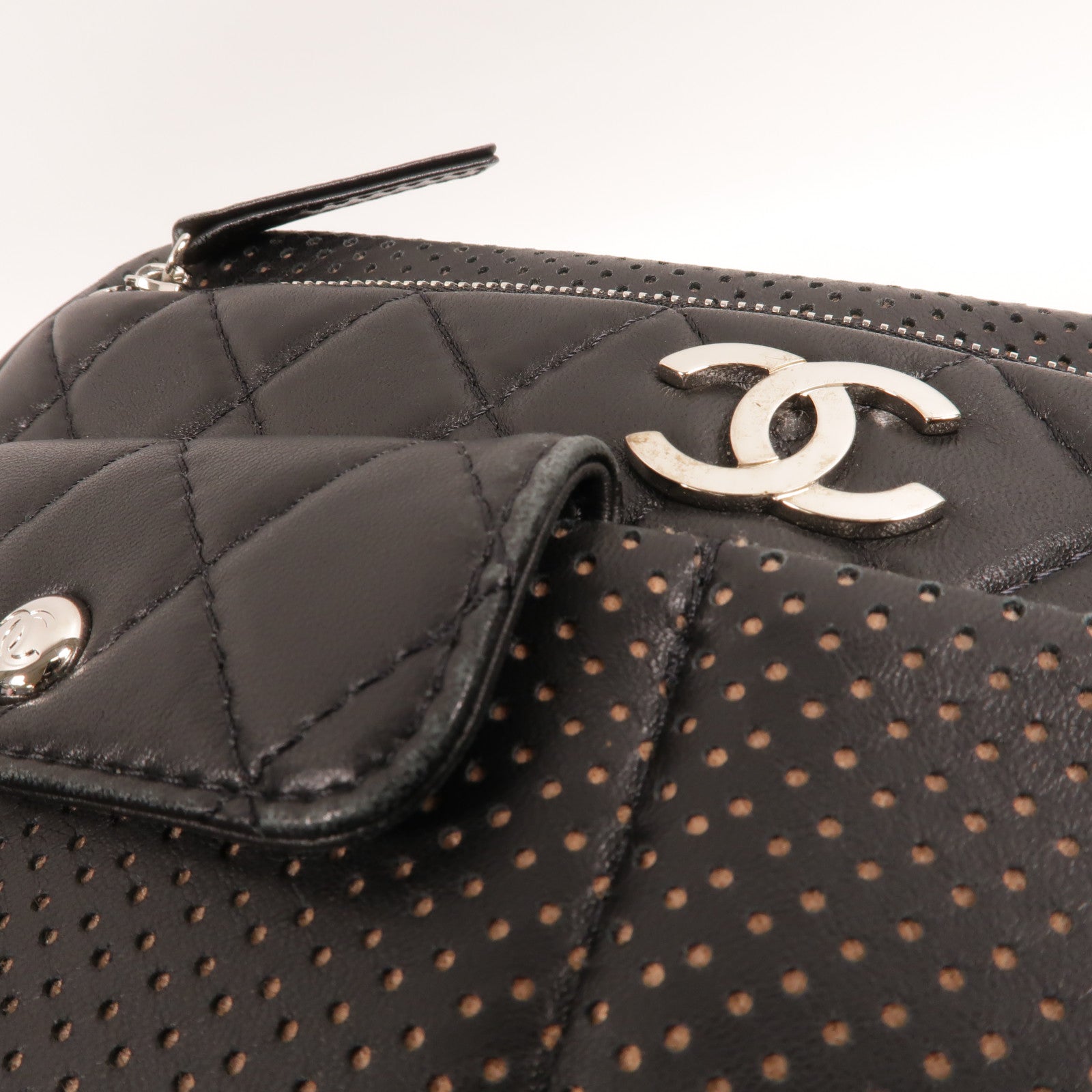 CHANEL 羊皮皮革Perforated Multi Pocket Camera Case肩背袋