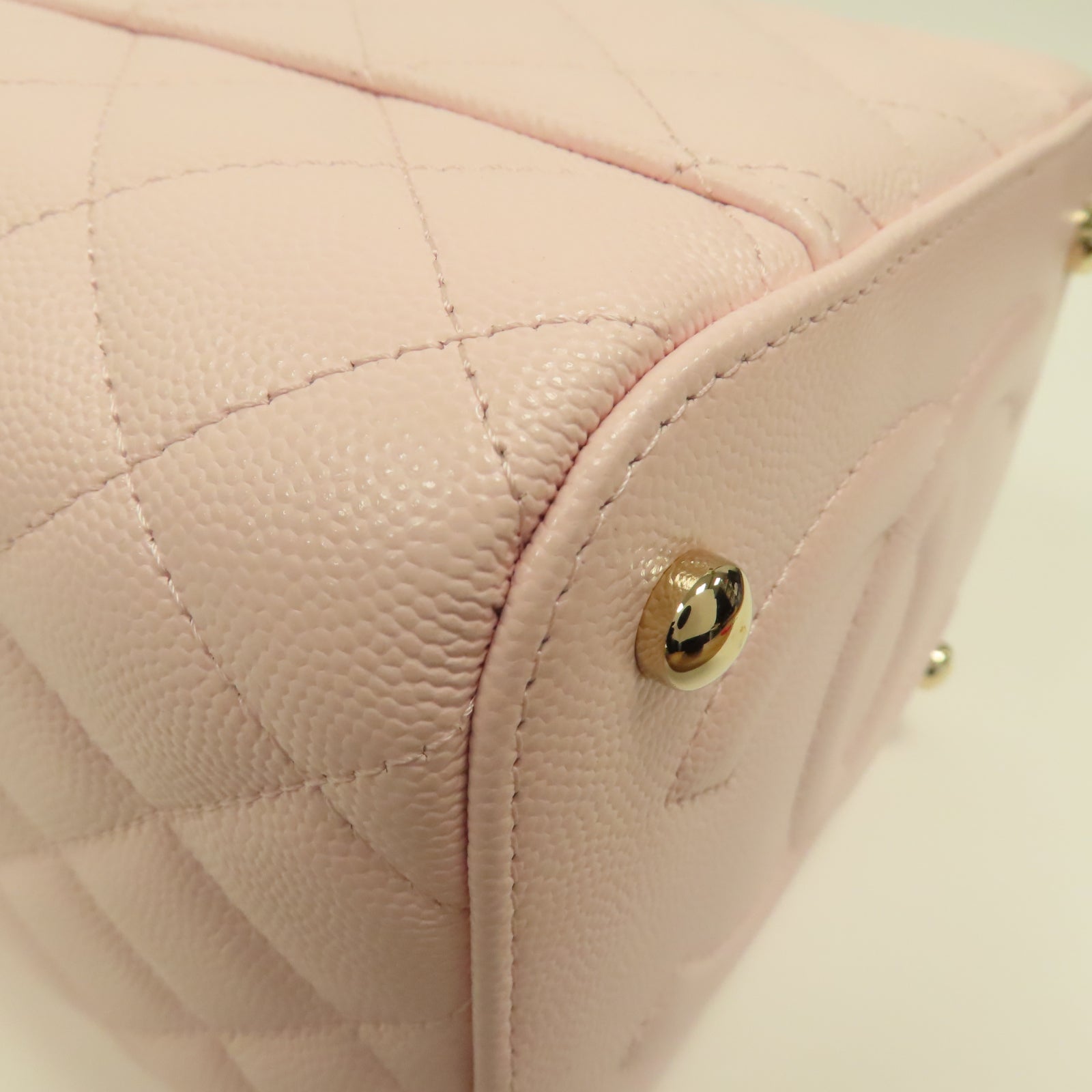 CHANEL 菱格Caviar皮革Vanity Case金扣鏈帶手挽肩背兩用袋粉紅色