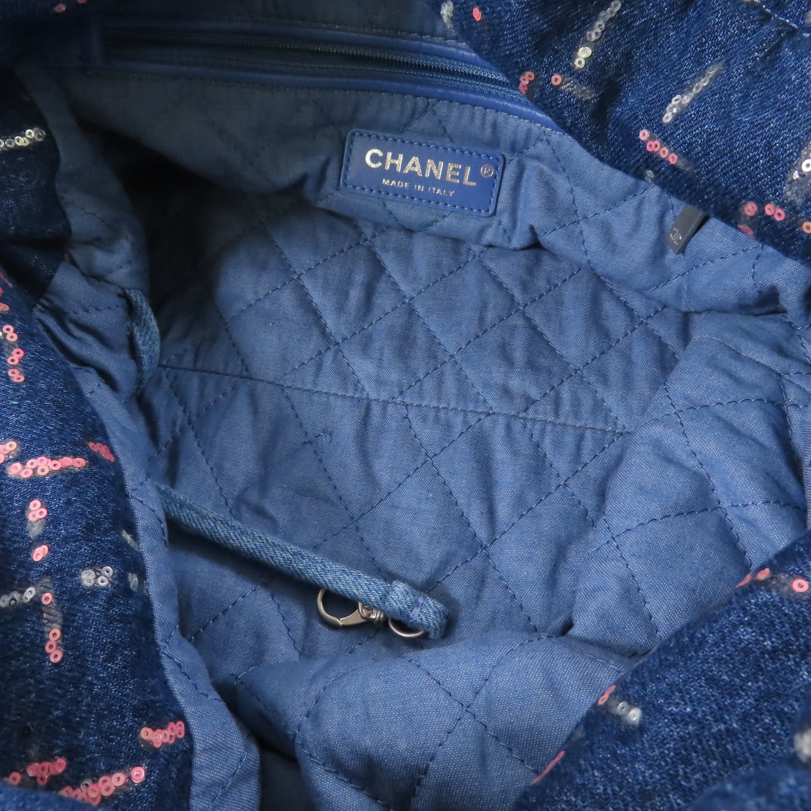 CHANEL 牛仔布/亮片Chanel 22銀扣肩背袋