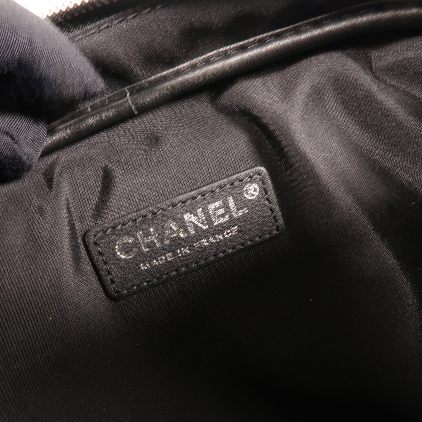 CHANEL 羊皮皮革Perforated Multi Pocket Camera Case肩背袋
