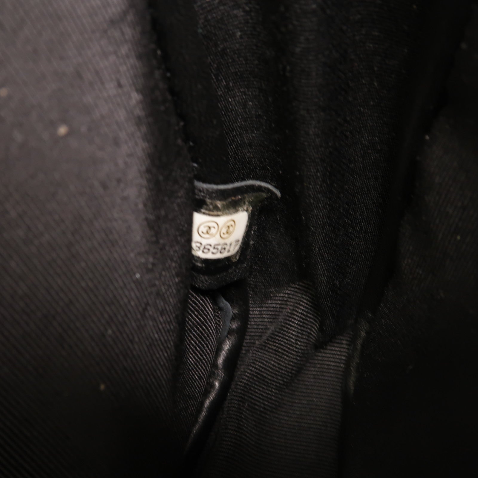 CHANEL 羊皮皮革Perforated Multi Pocket Camera Case肩背袋