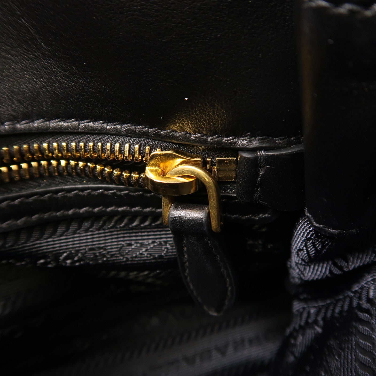 PRADA 尼龍/皮革Shoulder Bag金扣肩背袋