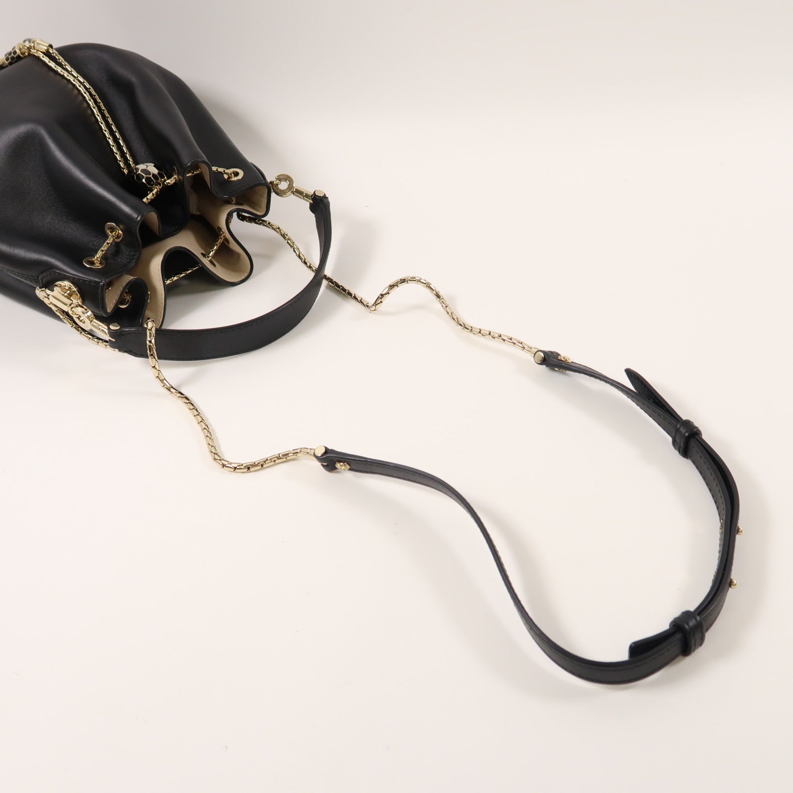 BVLGARI 牛皮皮革Chain Shoulder金扣鏈帶肩背袋黑色
