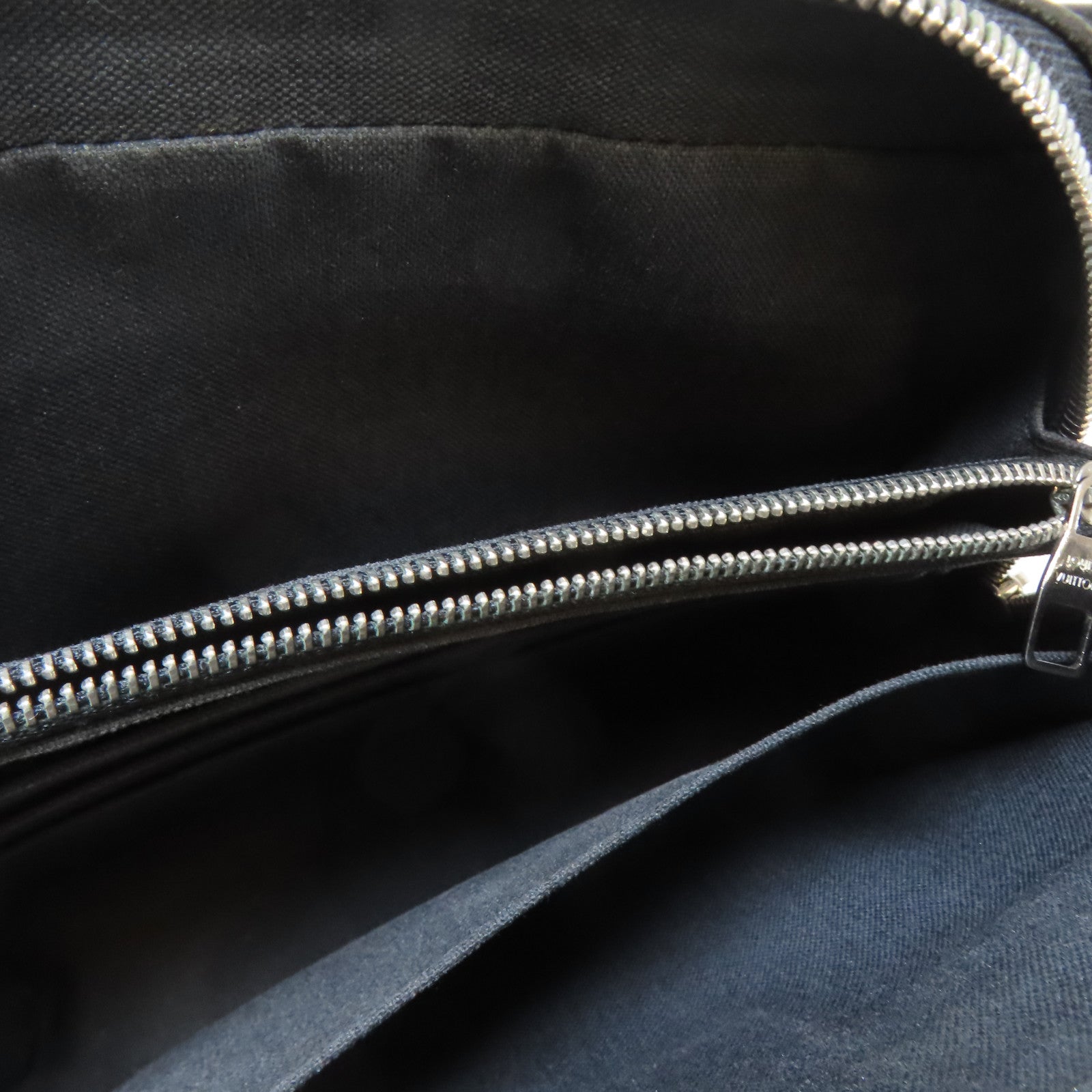 LOUIS VUITTON 【激減優惠】Epi Osh Clutch Bag銀扣手拿包黑色