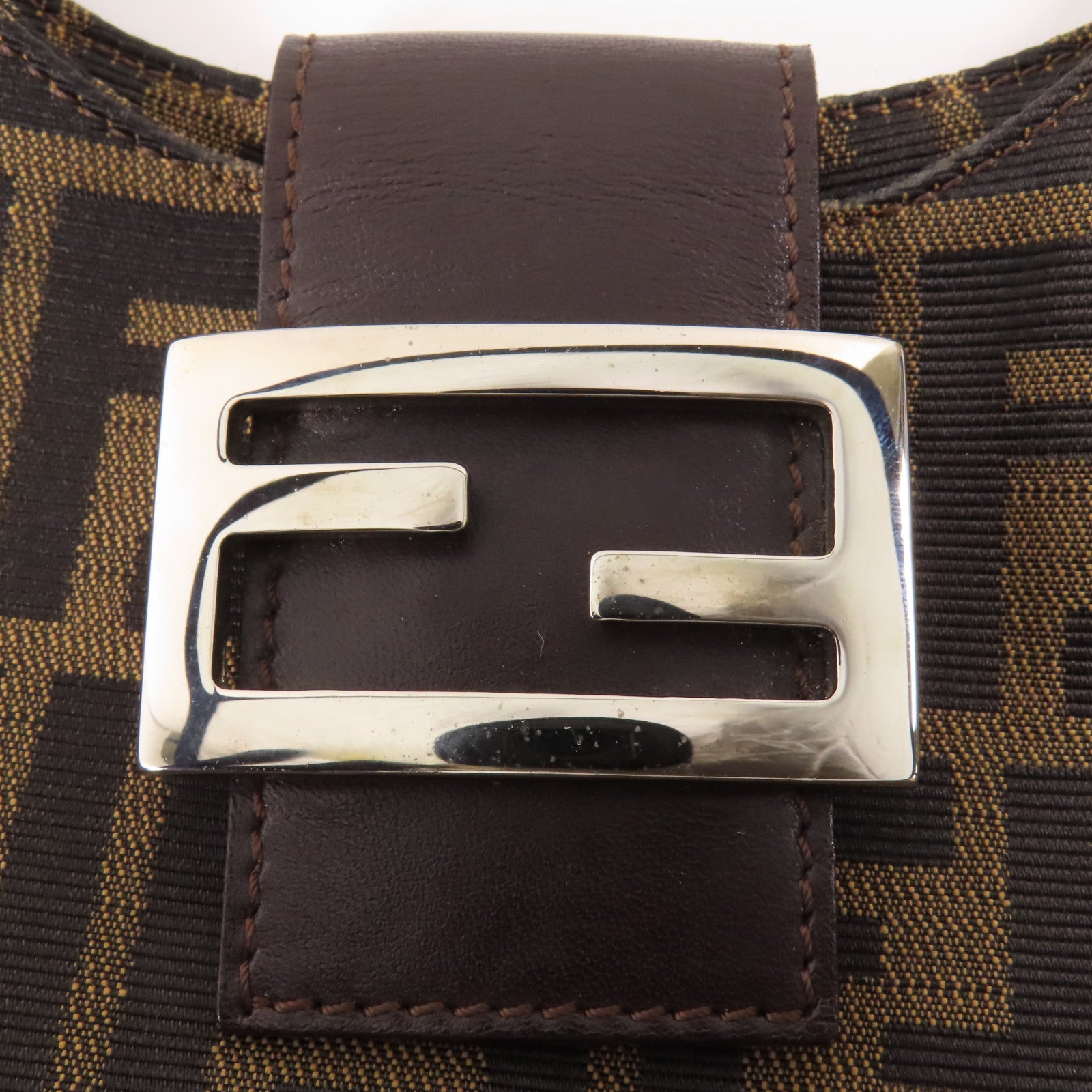 FENDI 帆布Zucca Shoulder Bag銀扣肩背袋