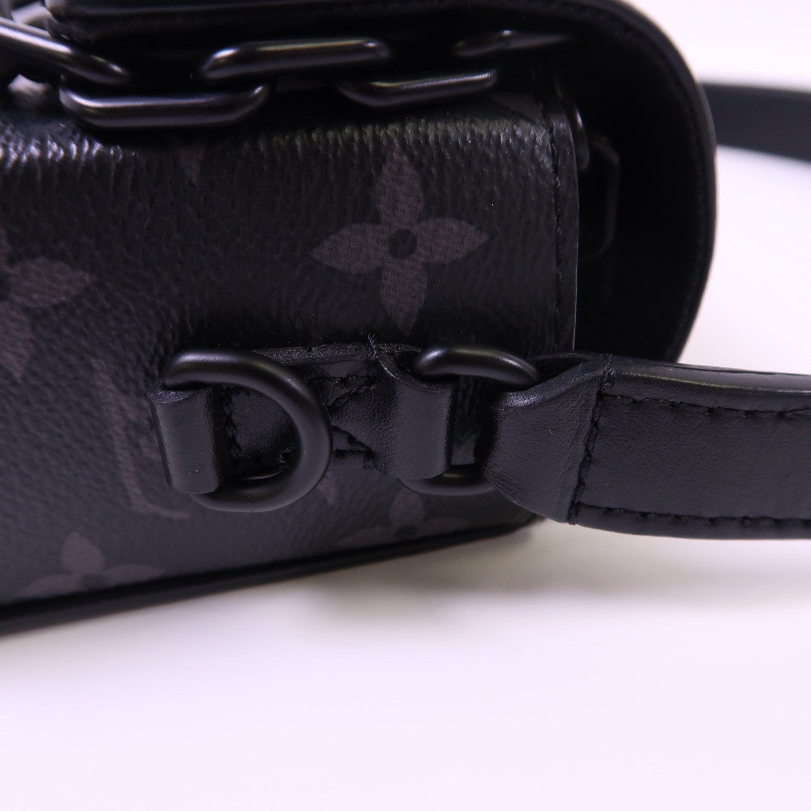 LOUIS VUITTON Monogram Eclipse Steamer Wearable Wallet肩背袋