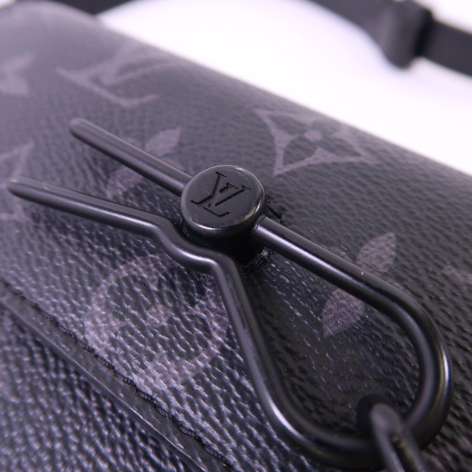 LOUIS VUITTON Monogram Eclipse Steamer Wearable Wallet肩背袋