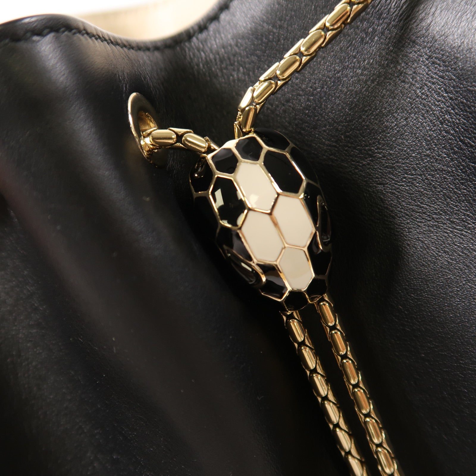 BVLGARI 牛皮皮革Chain Shoulder金扣鏈帶肩背袋黑色