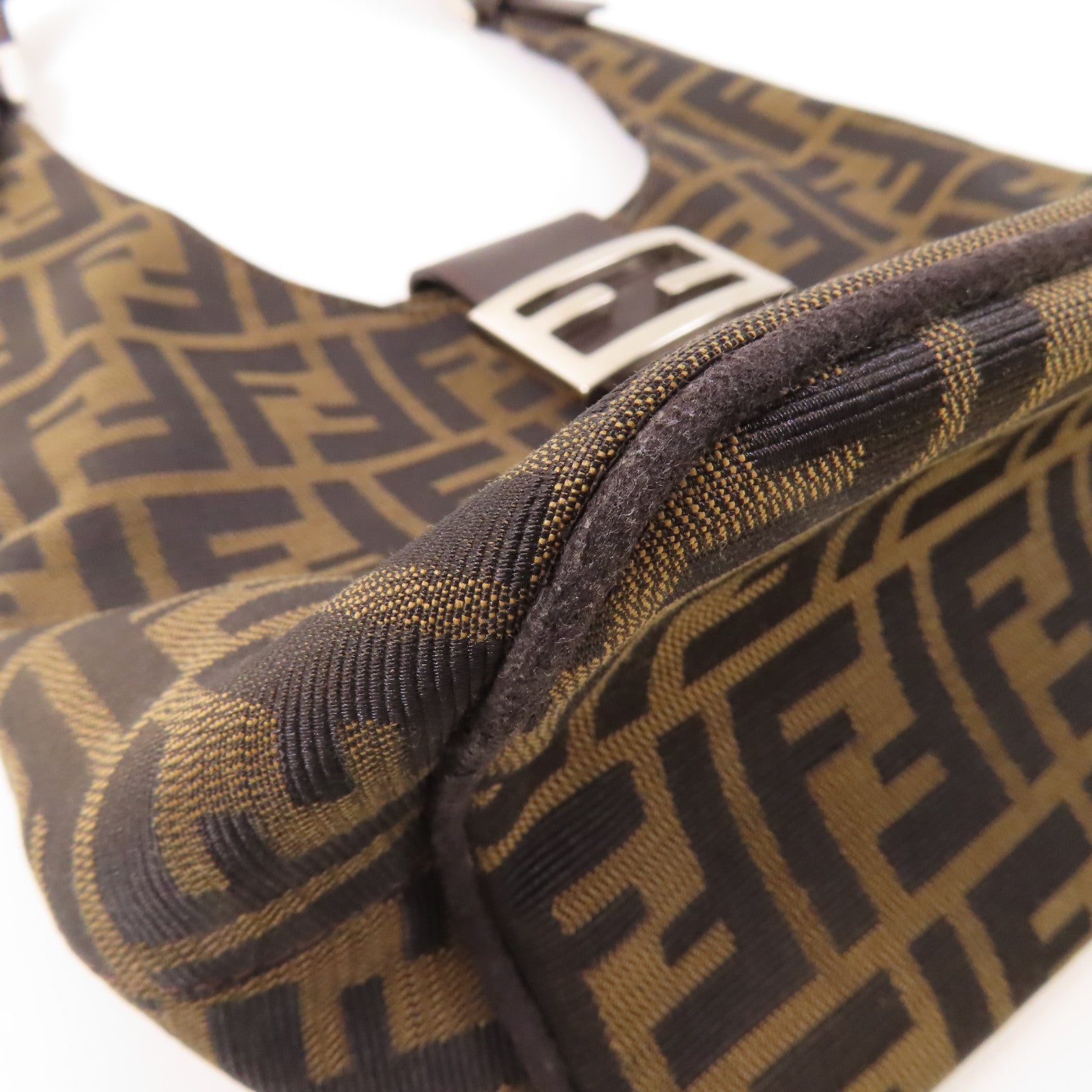 FENDI 帆布Zucca Shoulder Bag銀扣肩背袋