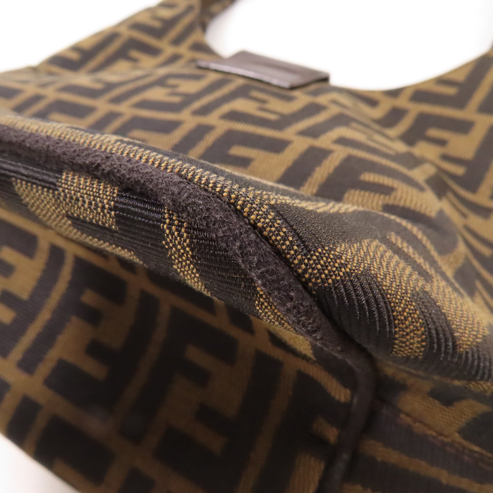 FENDI 帆布Zucca Shoulder Bag銀扣肩背袋