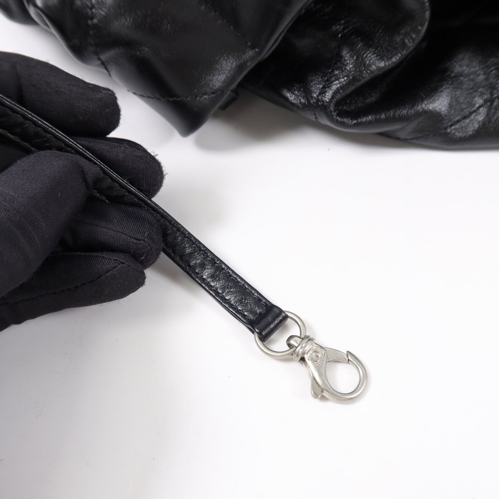 CHANEL 牛皮皮革C22 Large鏈帶肩背袋