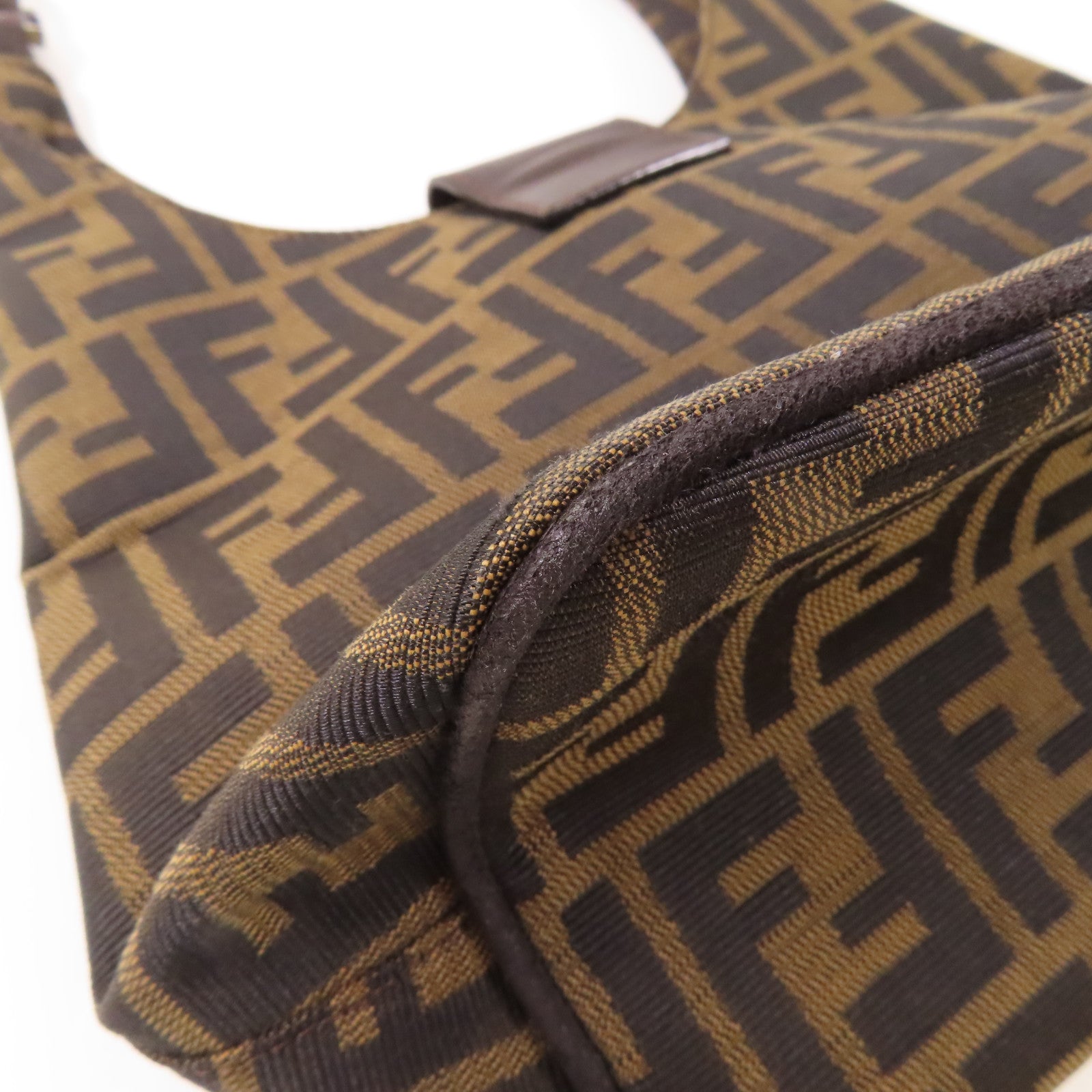 FENDI 帆布Zucca Shoulder Bag銀扣肩背袋