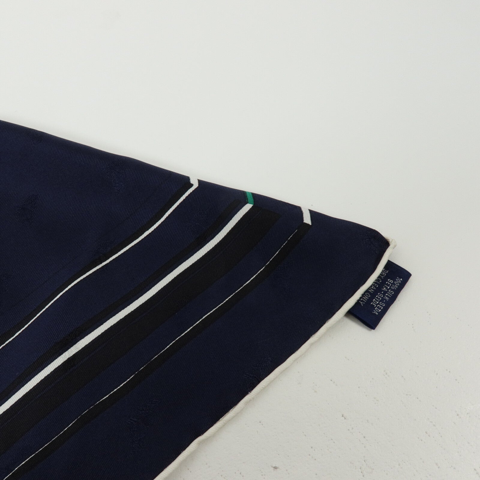 HERMES 絲質Giant Triangle Scarf 208x99cm圍巾