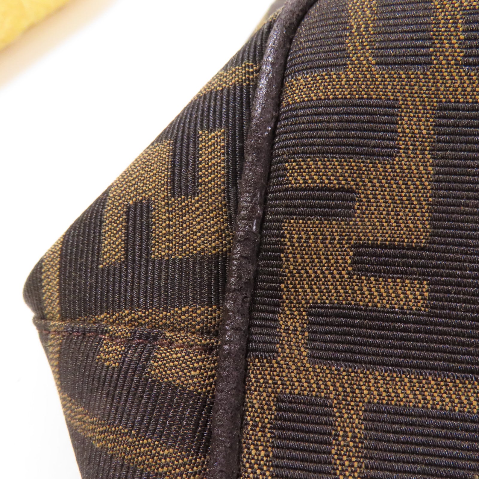 FENDI 帆布Zucca Shoulder Bag銀扣肩背袋