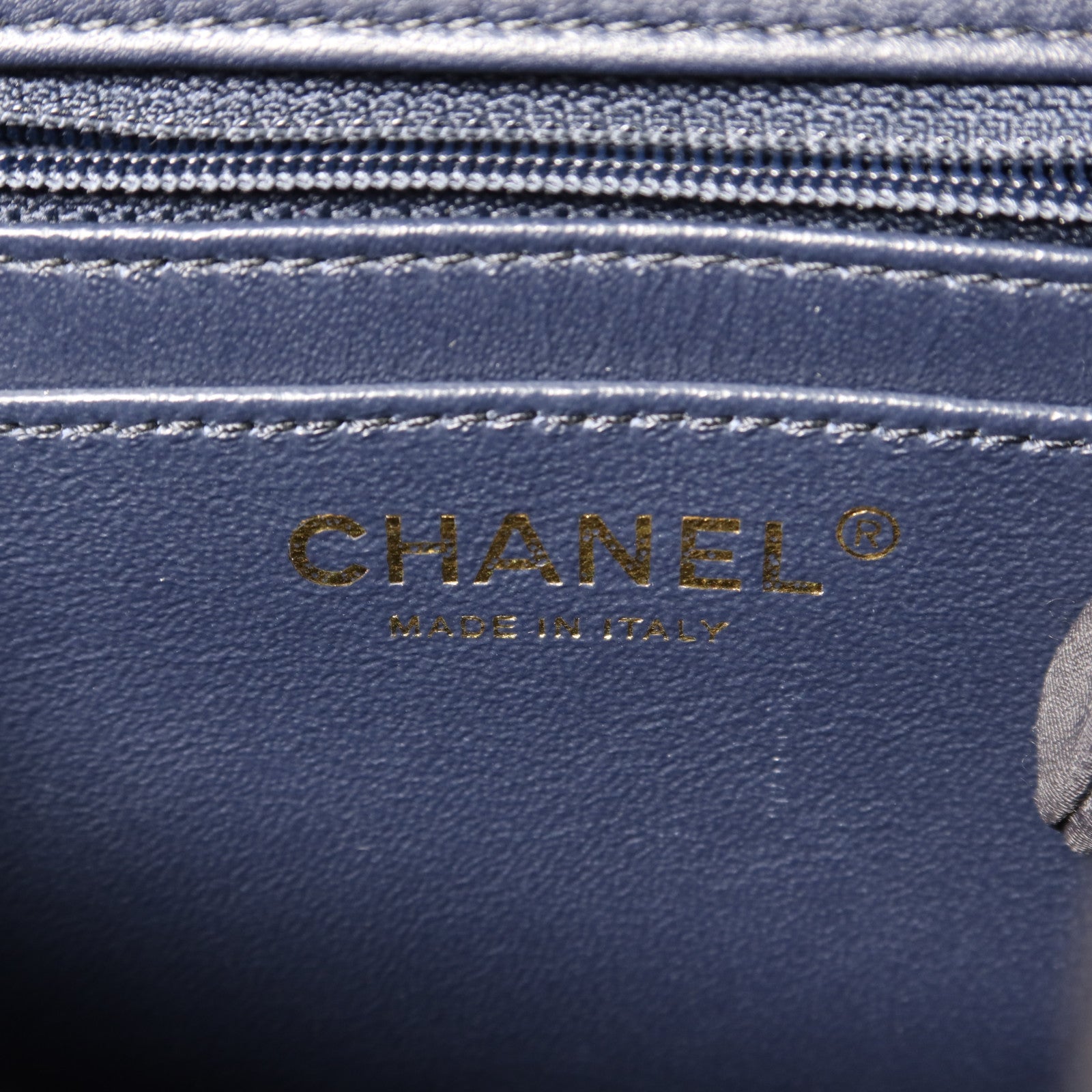 CHANEL 羊皮皮革Mini Classic 17金扣肩背袋