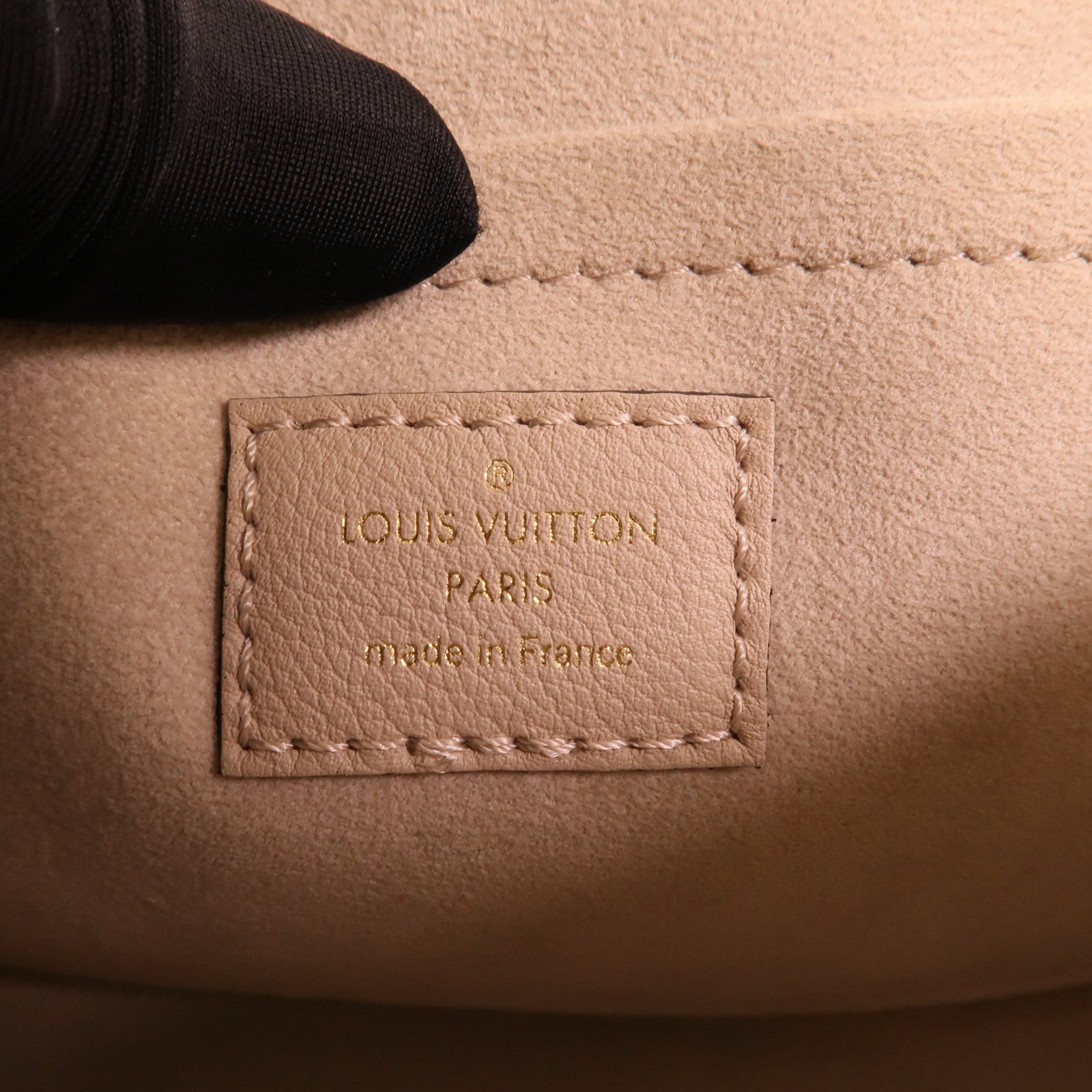 LOUIS VUITTON 牛皮皮革Lockme Tender金扣手挽肩背兩用袋