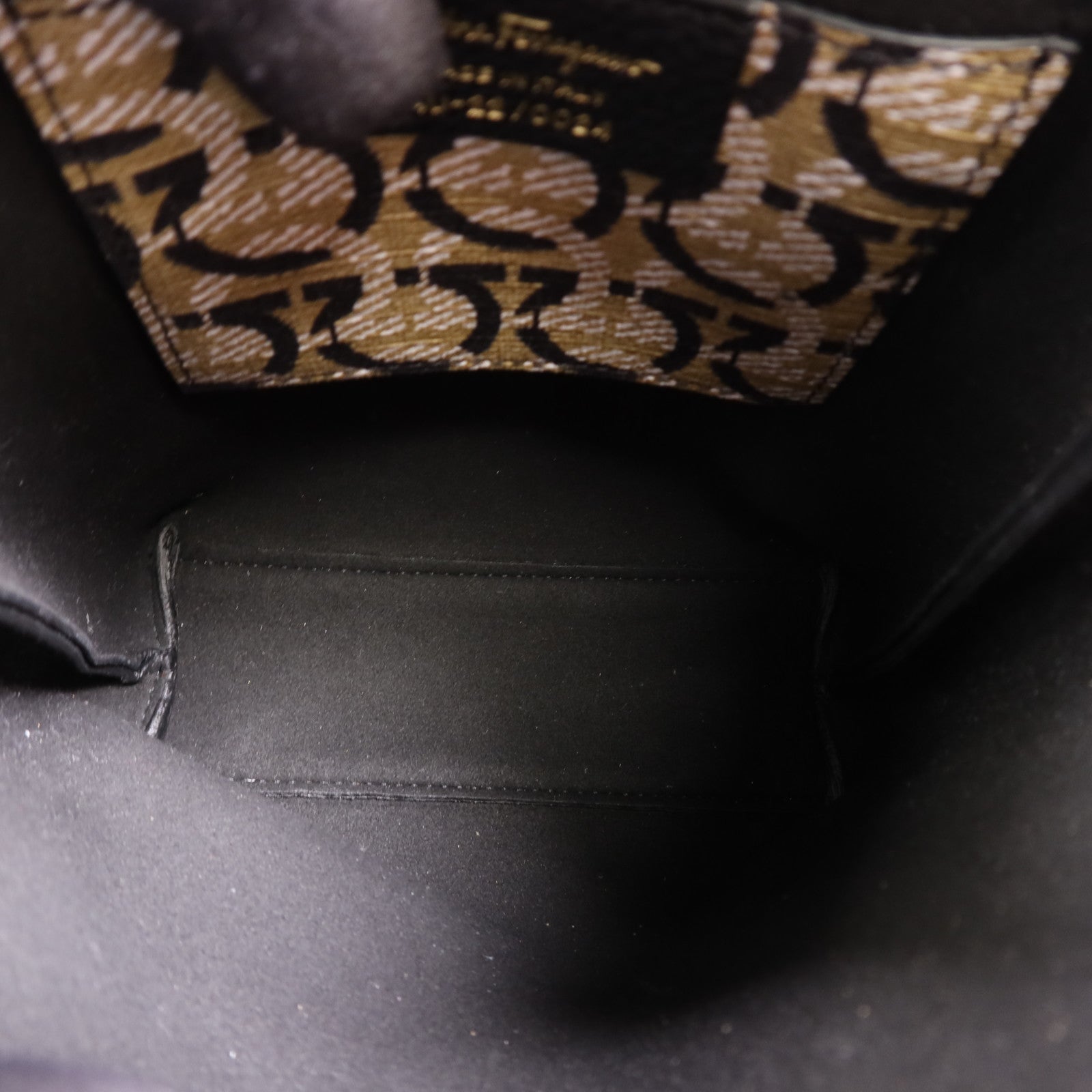 Salvatore Ferragamo 牛皮皮革2 Way Shoulder Bag金扣肩背袋