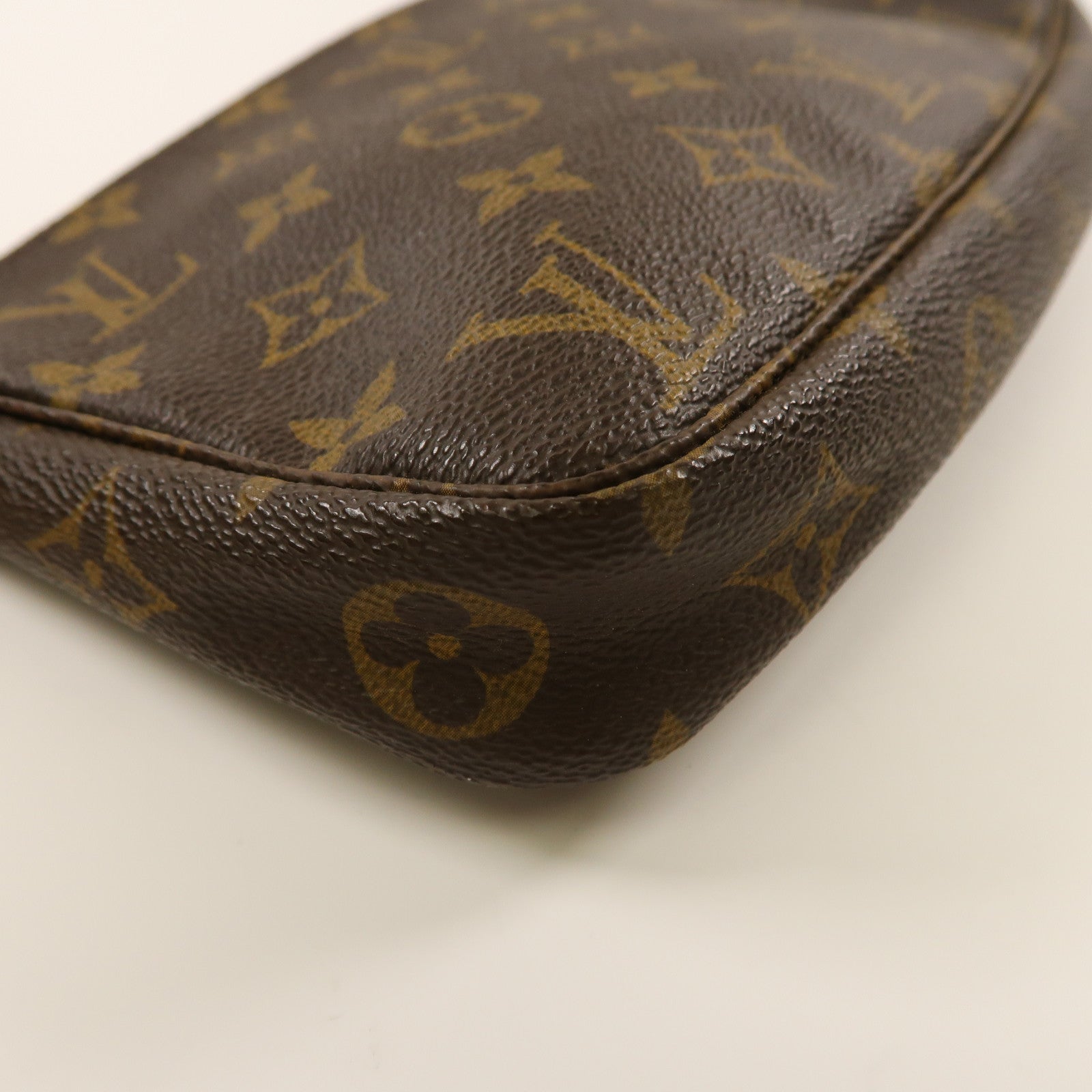 LOUIS VUITTON Monogram Pochette Accessoire金扣手拿包啡色