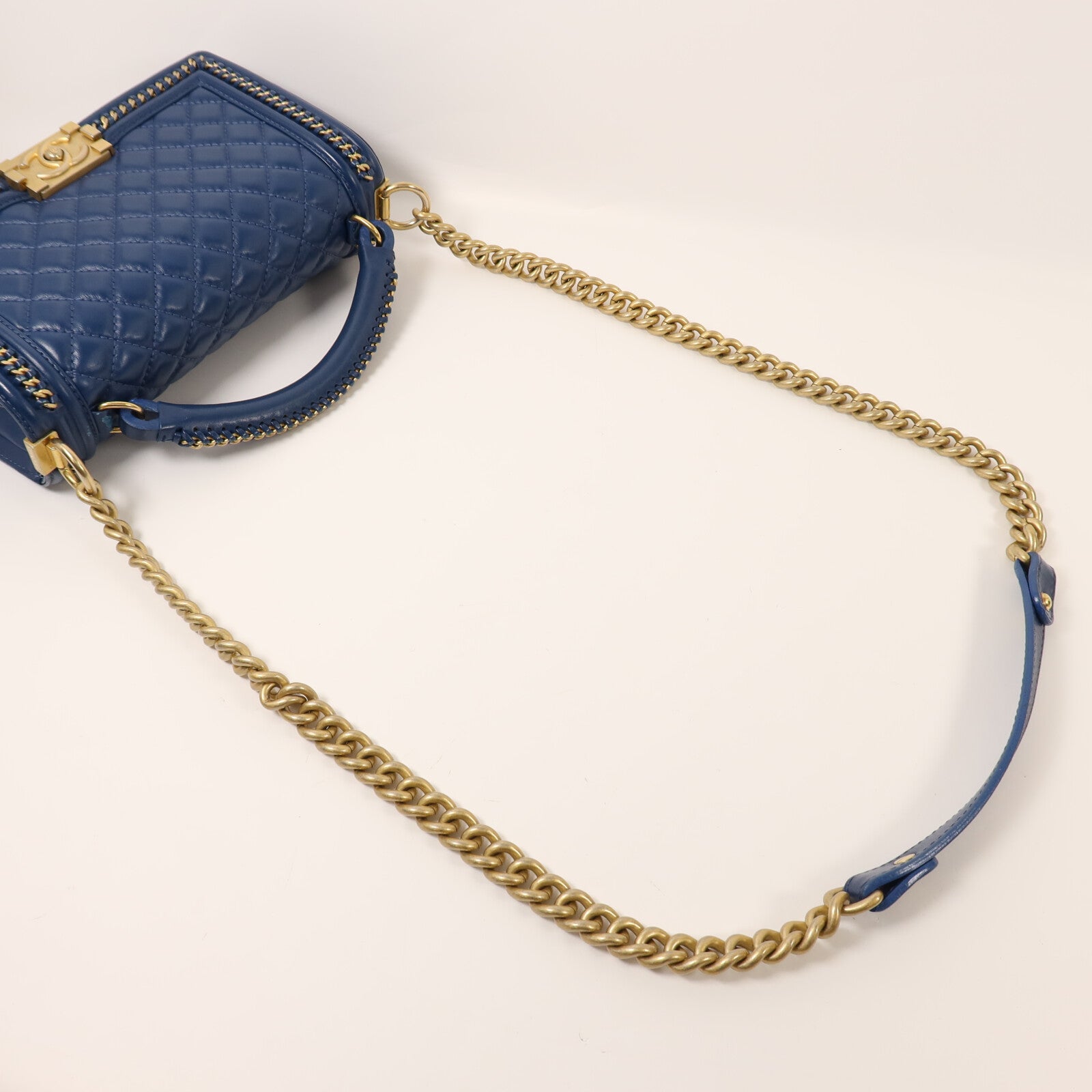 CHANEL 羊皮皮革Boy 25金扣鏈帶肩背袋