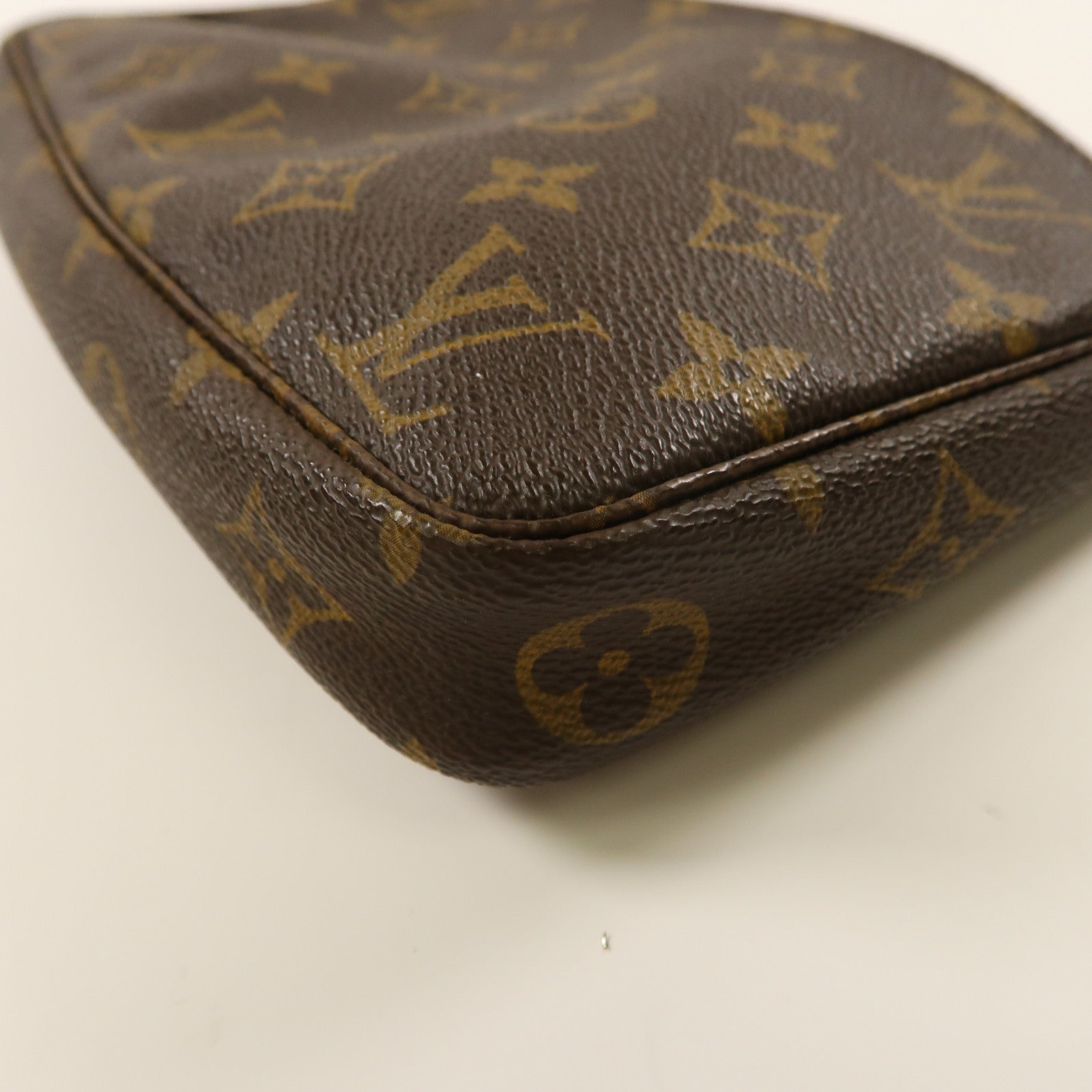 LOUIS VUITTON Monogram Pochette Accessoire金扣手拿包啡色