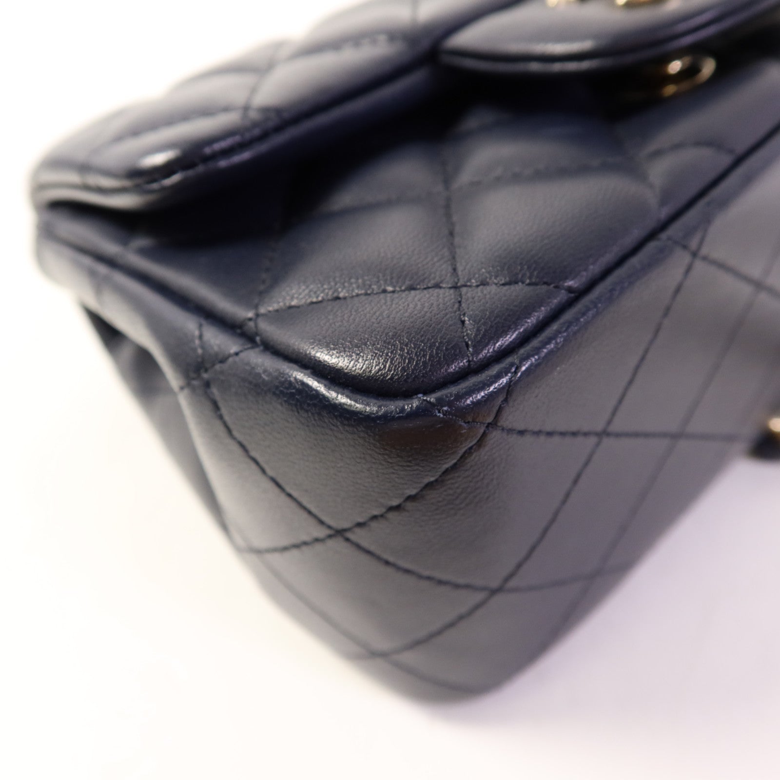 CHANEL 羊皮皮革Mini Classic 17金扣肩背袋