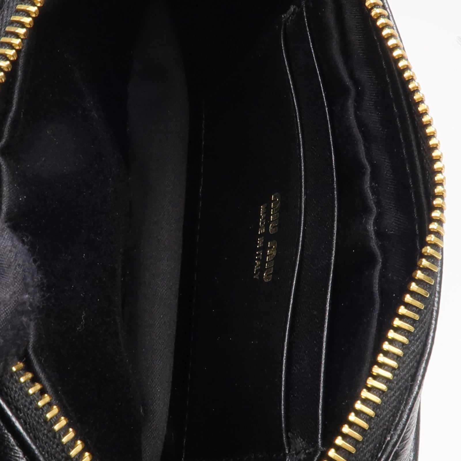 Miu Miu 羊皮皮革Pouch金扣手拿包