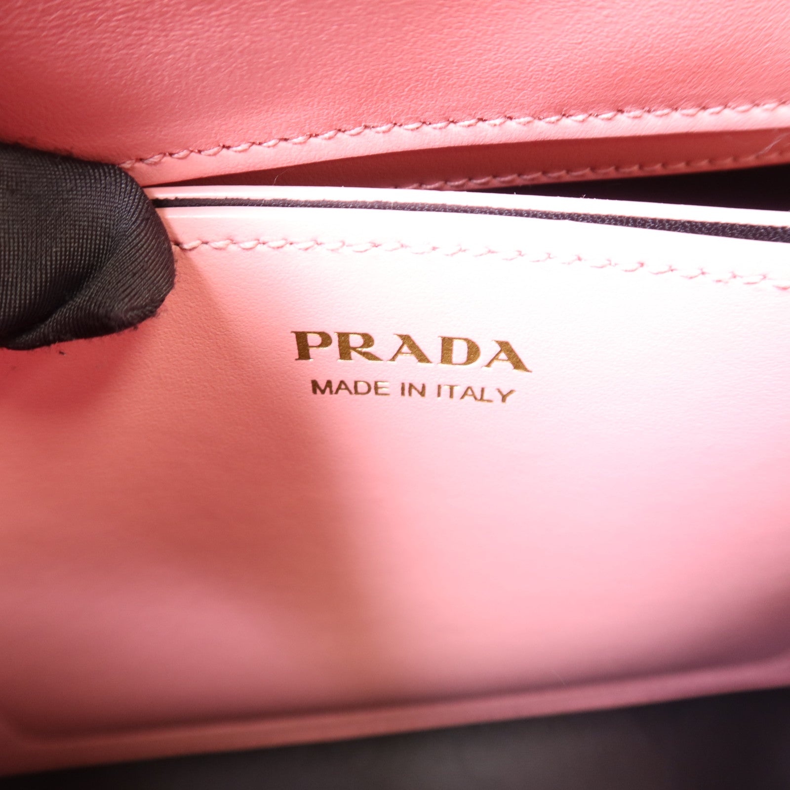 PRADA Saffiano皮革Matinee金扣手挽肩背兩用袋