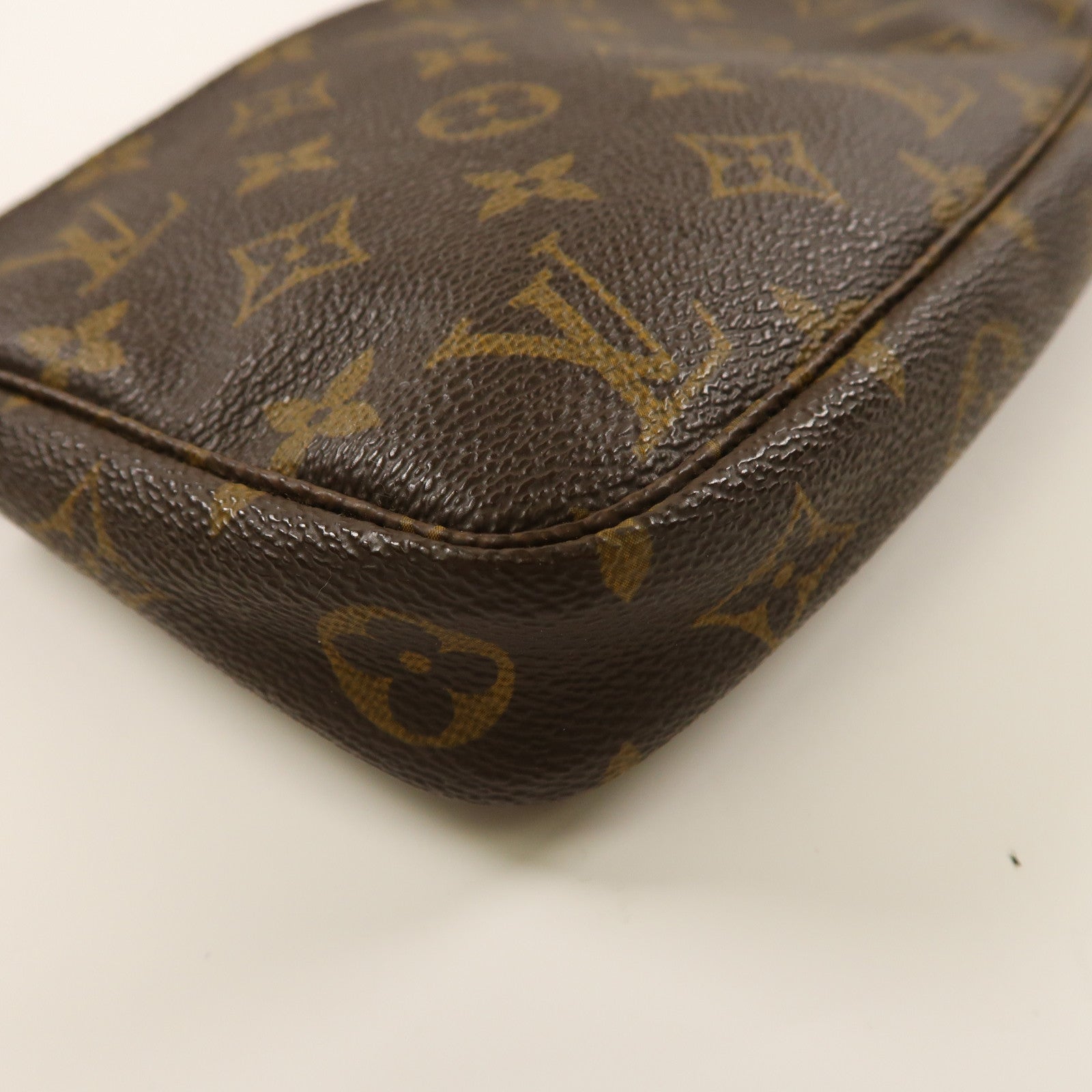 LOUIS VUITTON Monogram Pochette Accessoire金扣手拿包啡色