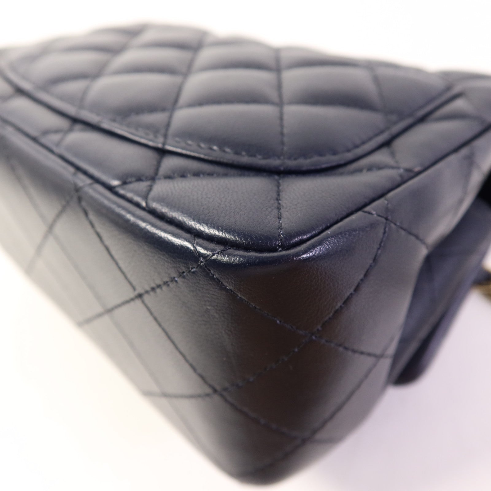 CHANEL 羊皮皮革Mini Classic 17金扣肩背袋