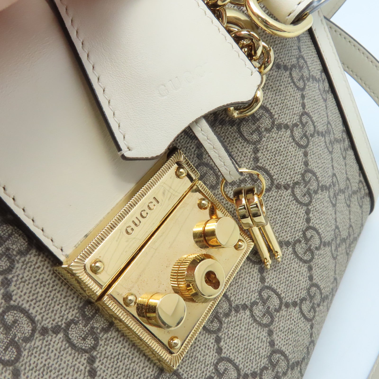 GUCCI 【激減優惠】塗層帆布Padlock GG Small Shoulder Bag金扣肩背袋啡色/米白色