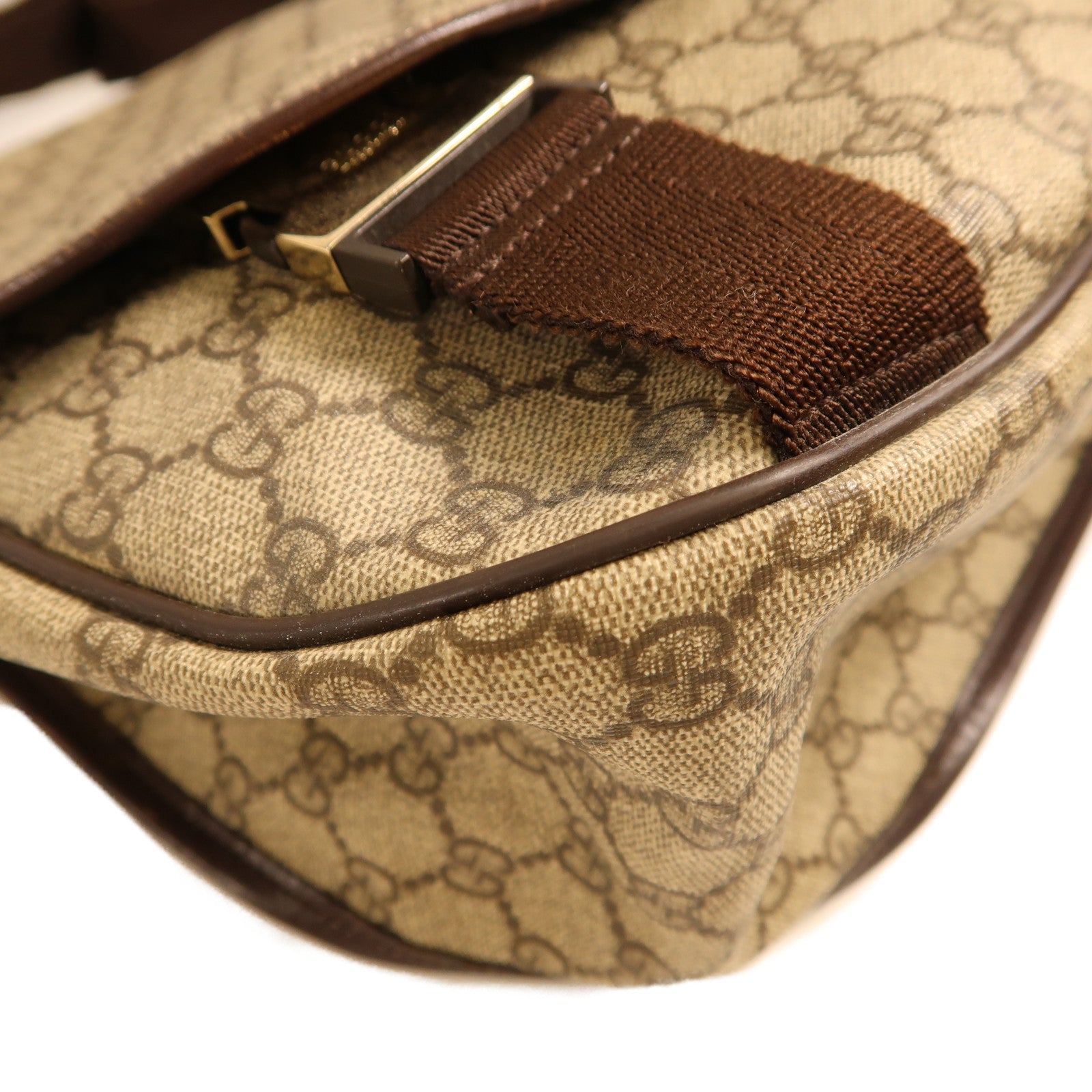 GUCCI 塗層帆布Messenger Bag金扣肩背袋米色