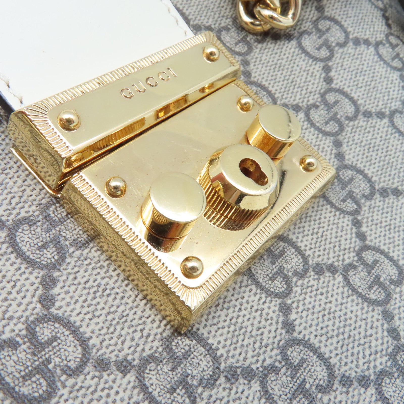 GUCCI 【激減優惠】塗層帆布Padlock GG Small Shoulder Bag金扣肩背袋啡色/米白色