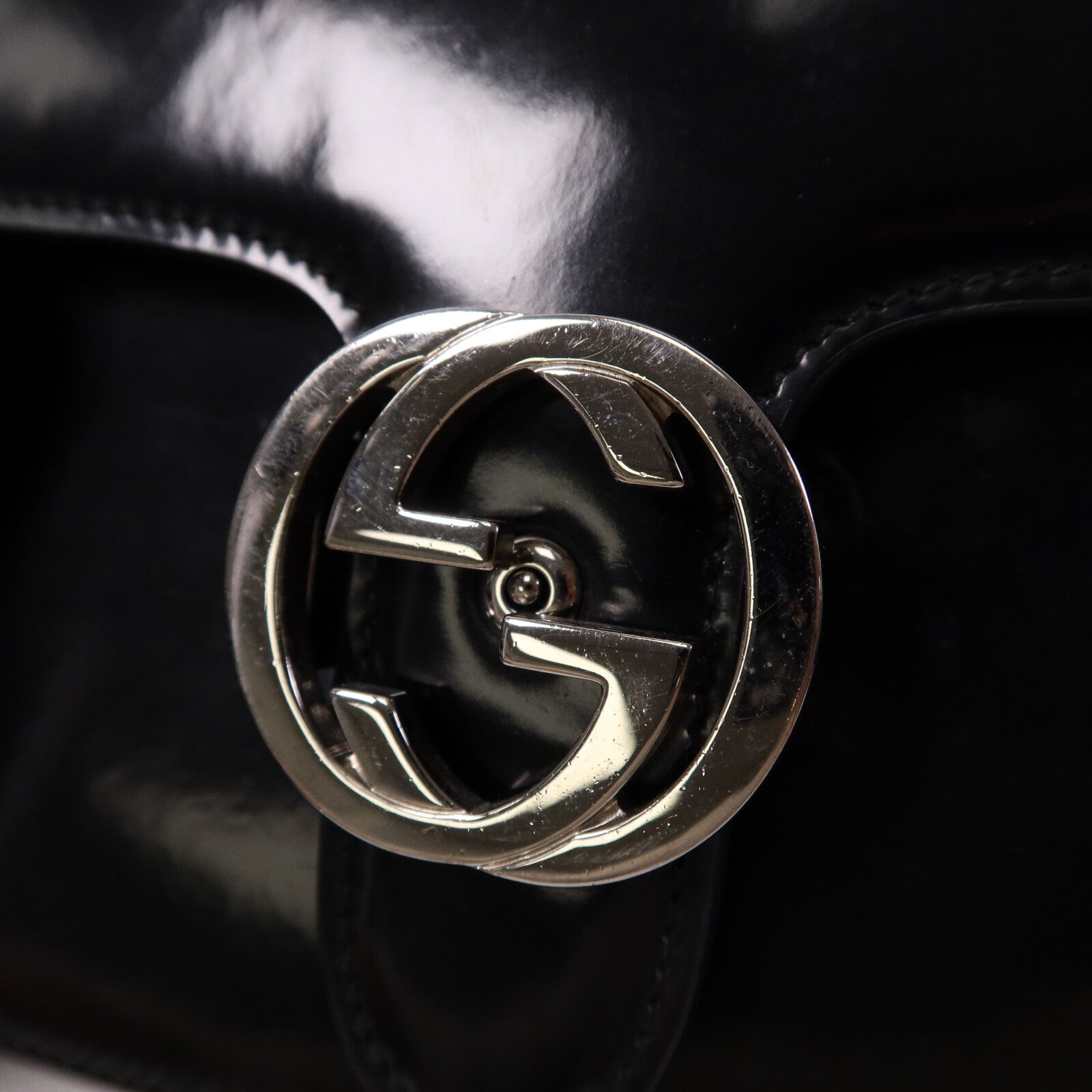 GUCCI 【激減優惠】皮革Interlocking Small銀扣肩背袋