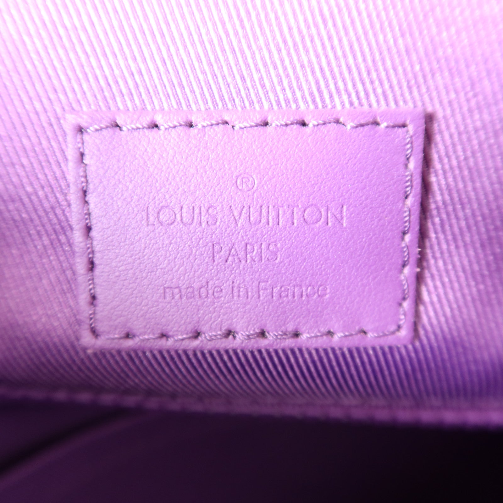 LOUIS VUITTON Taurillon皮革Christopher PM銀扣背包