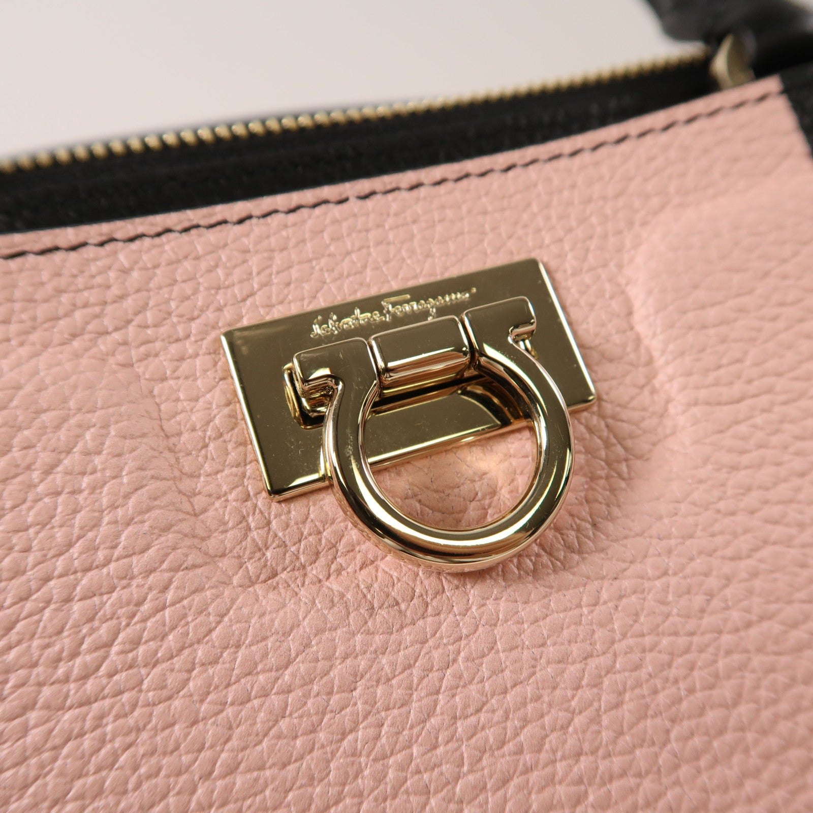 Salvatore Ferragamo 牛皮皮革Shoulder Bag金扣手挽肩背兩用袋粉紅色/黑色