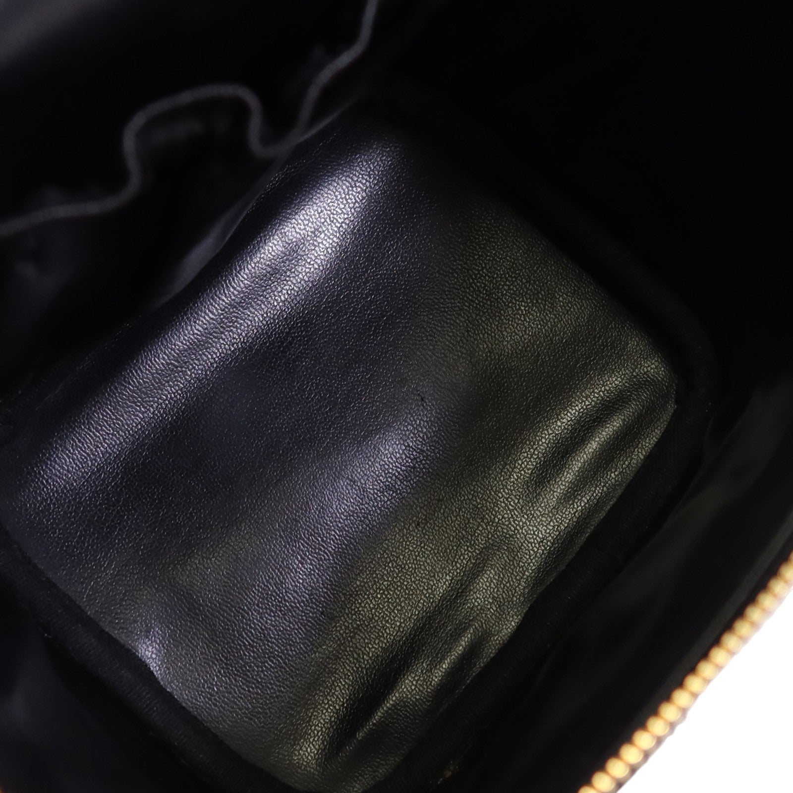 CHANEL 牛皮皮革Vanity金扣手挽袋
