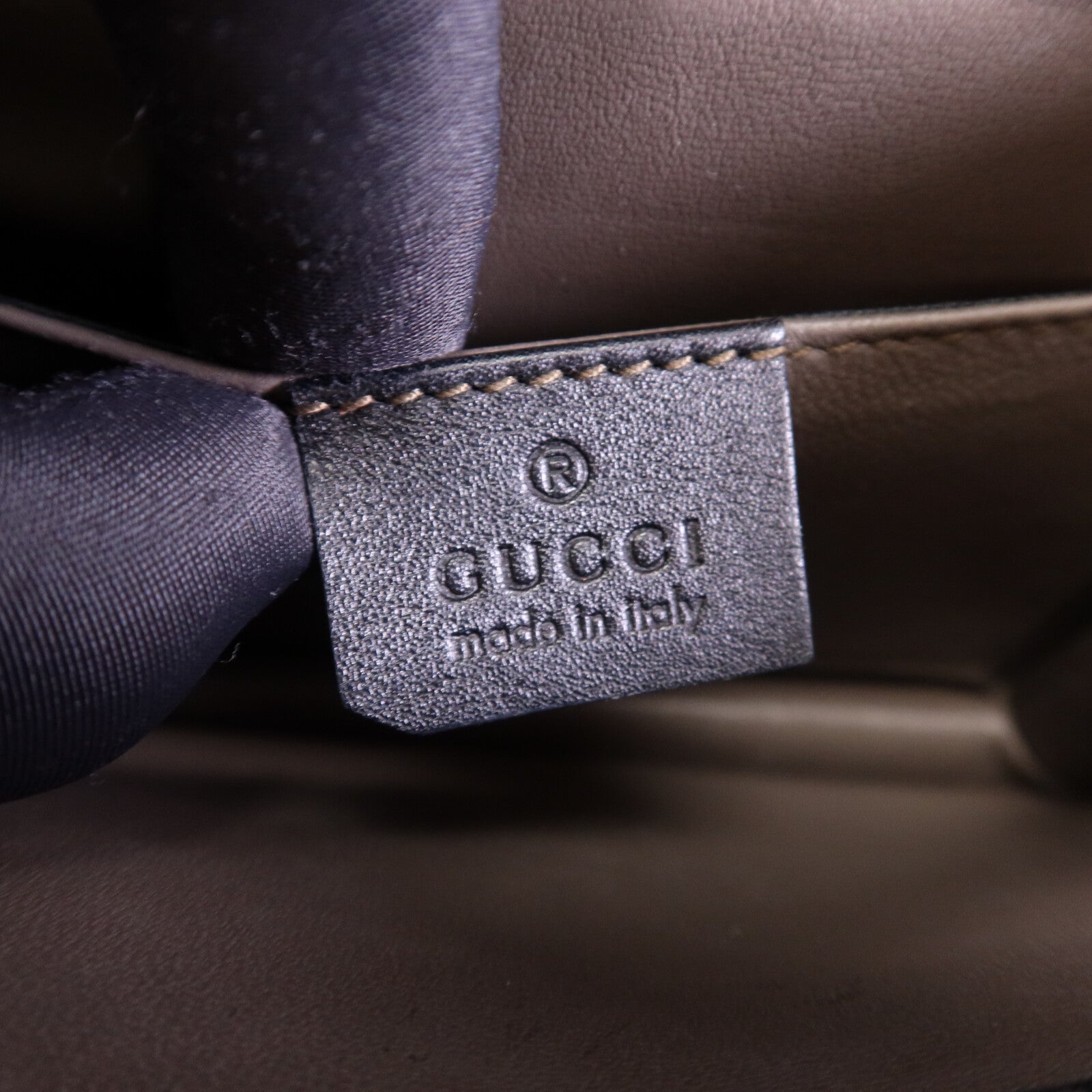 GUCCI 【激減優惠】皮革Interlocking Small銀扣肩背袋